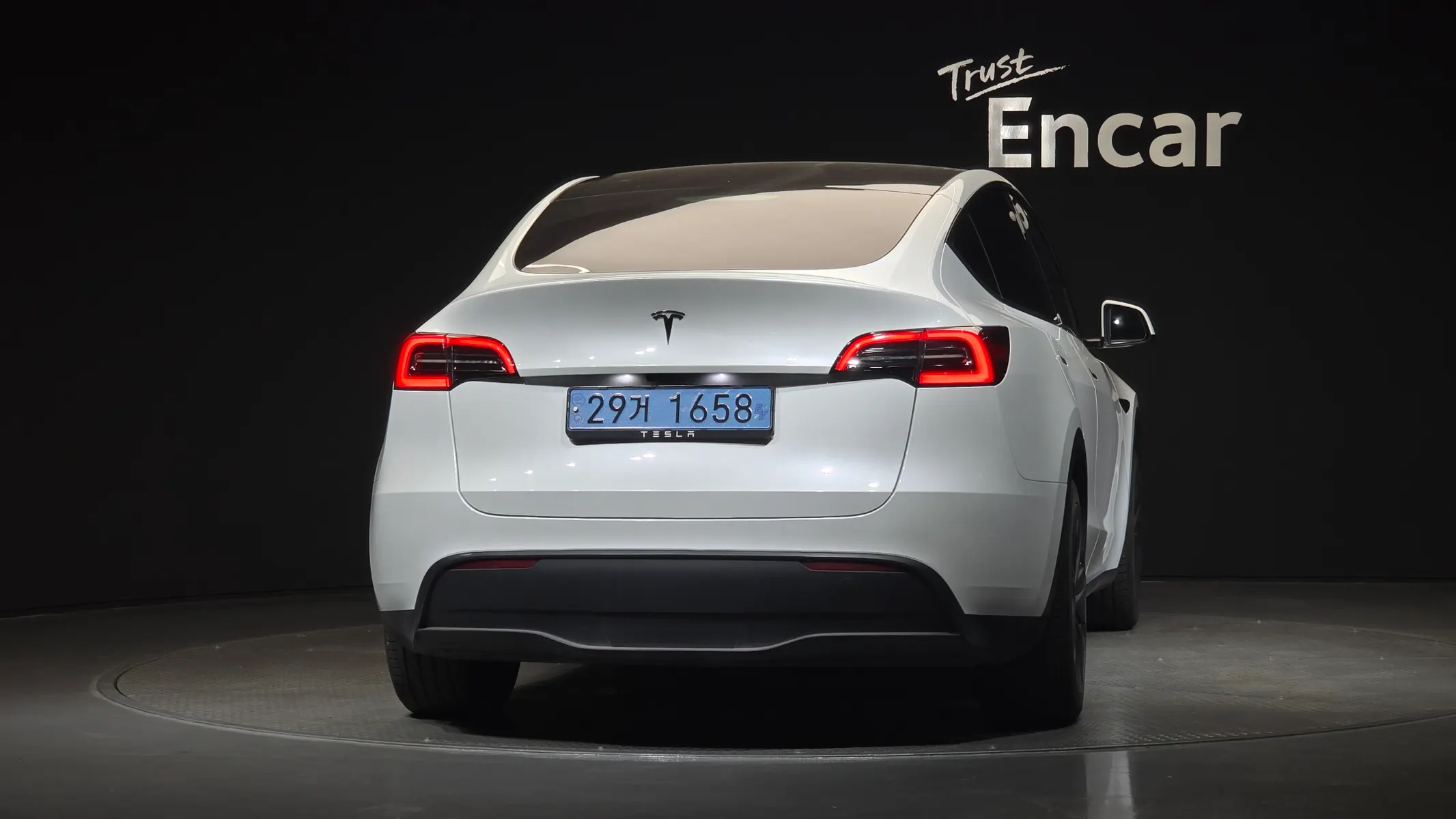 Tesla Y RWD 2024 3/5