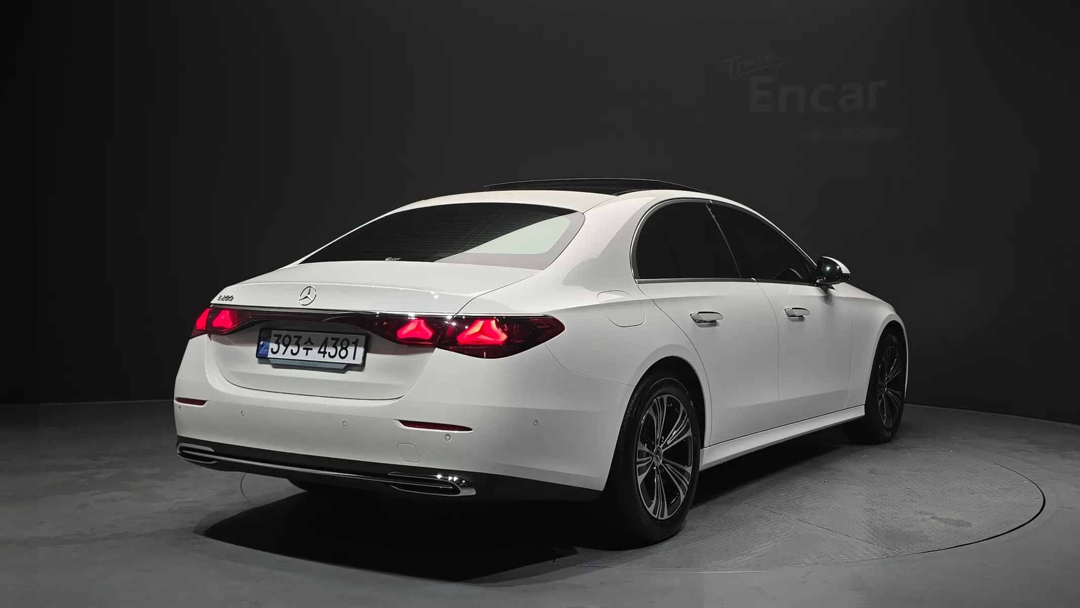 Mercedes-Benz E-Class W214 E200 2024 2/33