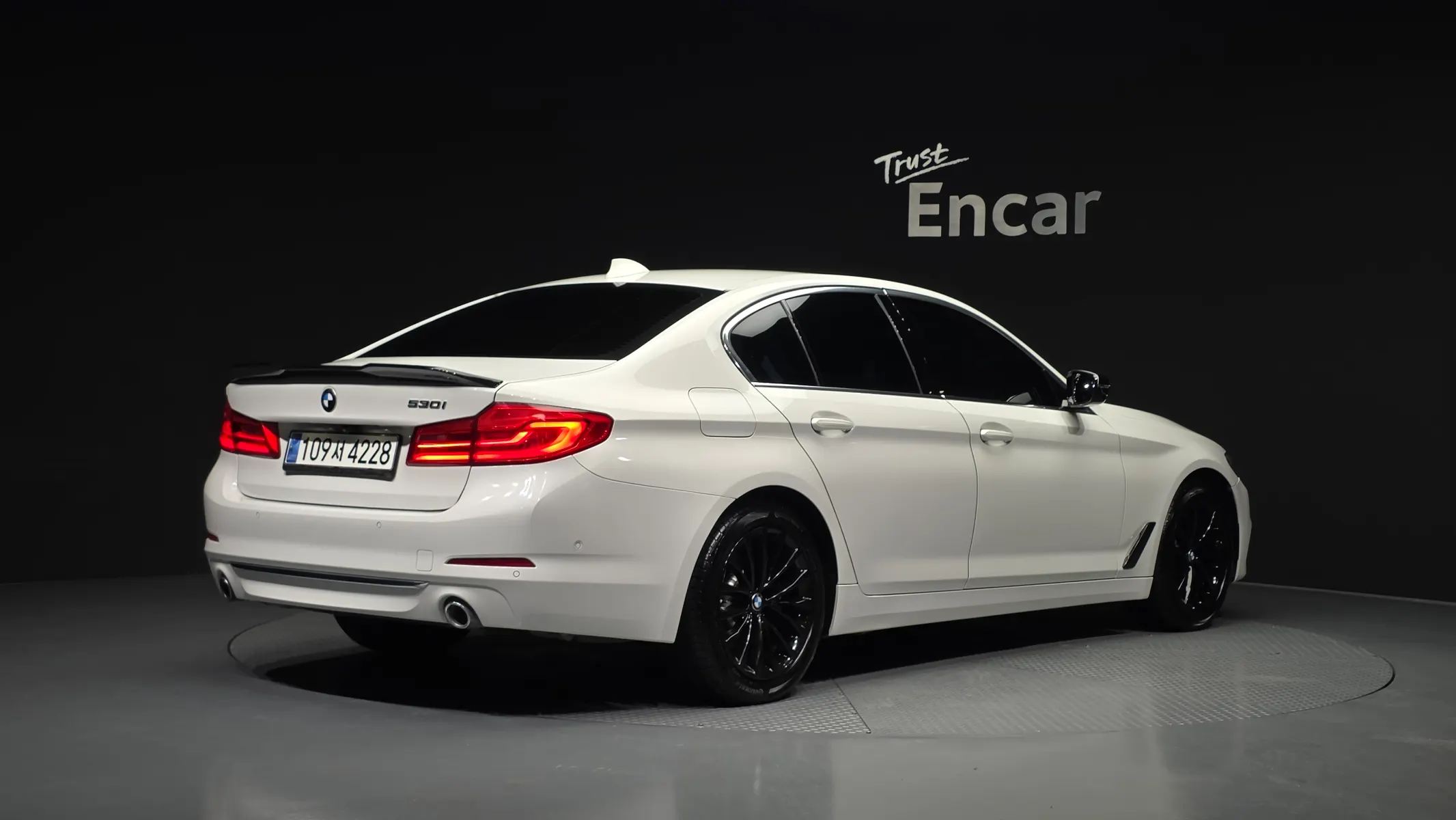 BMW 5 Series (G30) 530i 2019 2/34