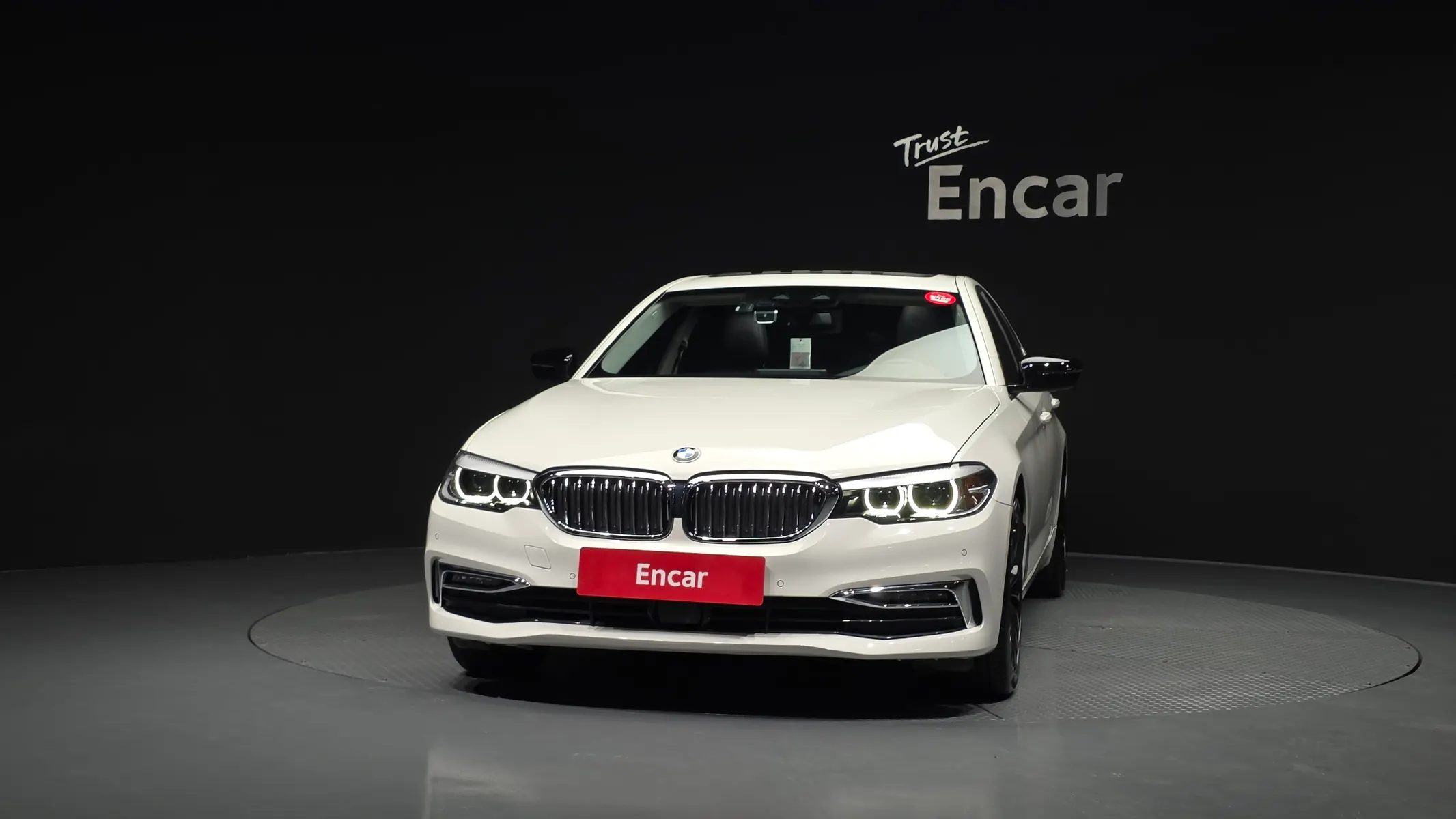 BMW 5 Series (G30) 530i 2019 3/34