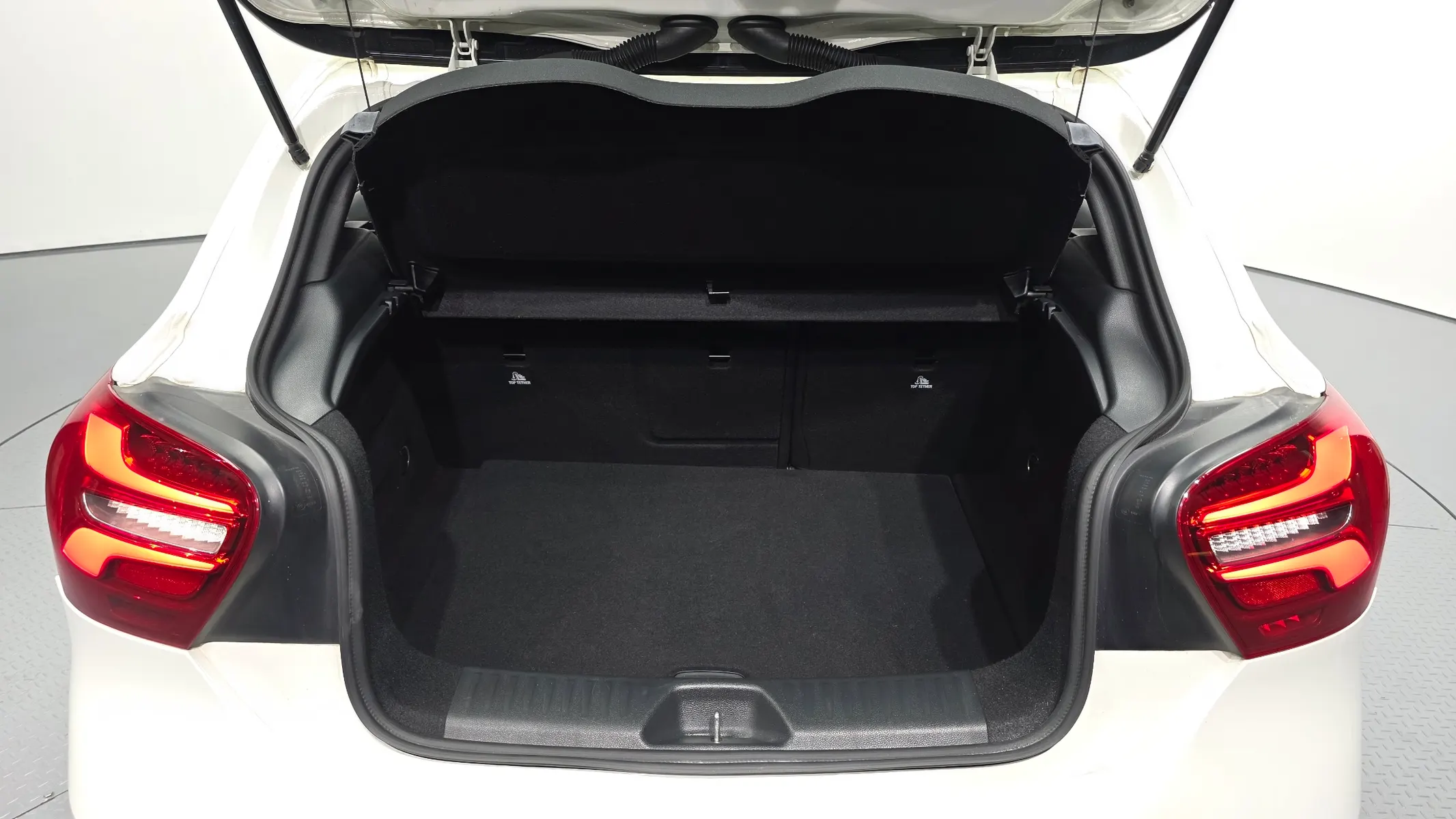 Mercedes-Benz A-Class W176 A200 2016 20/21