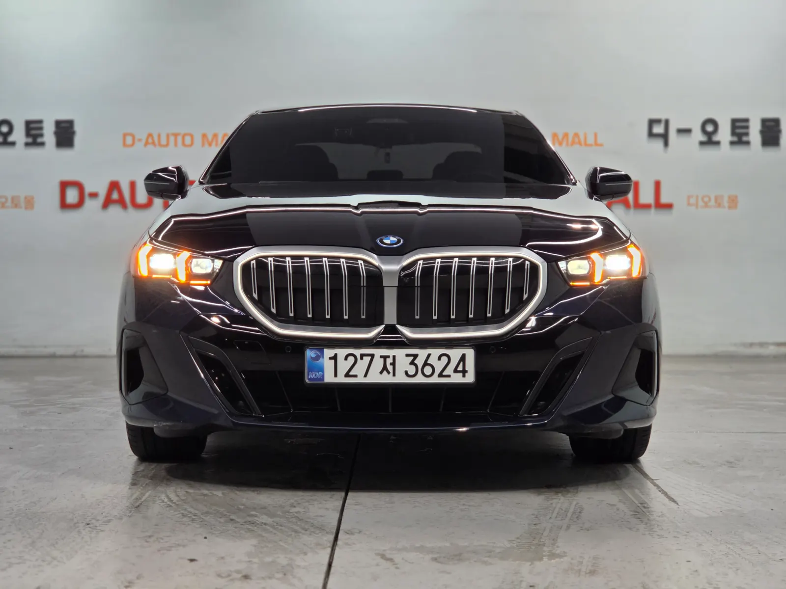 BMW 5 Series (G60) 530e M 2025 2/21