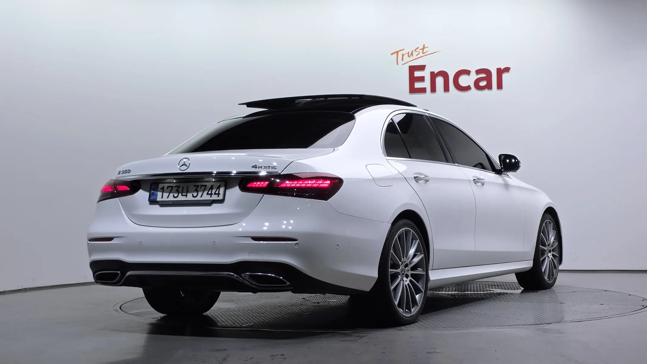 Mercedes-Benz E-Class W213 E350 4MATIC AMG Line 2021 2/32