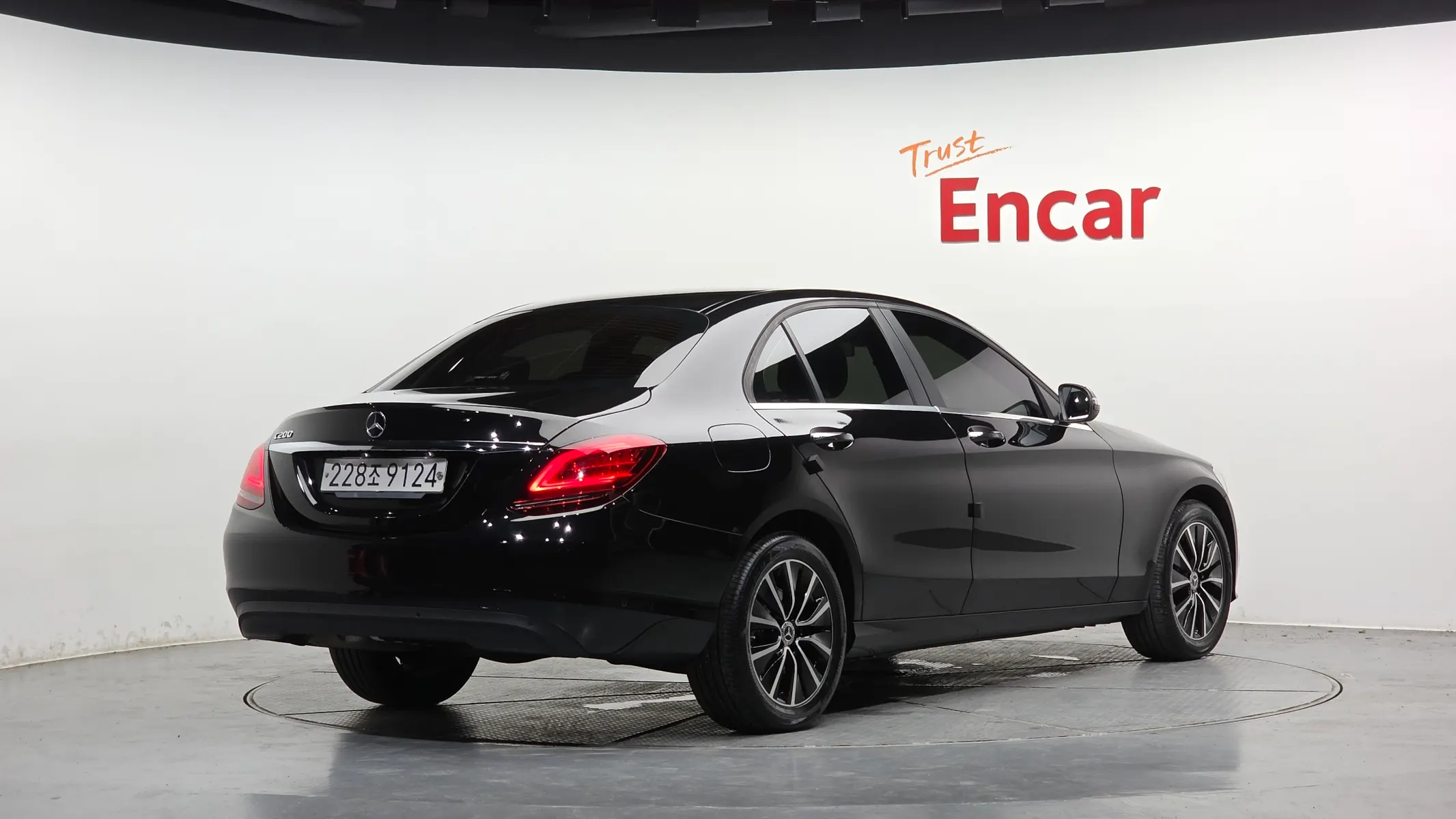 Mercedes-Benz C-Class W205 C200 2019 2/32