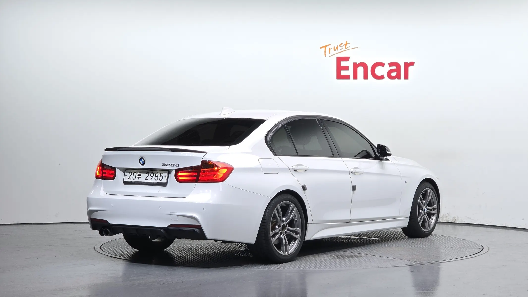 BMW 3 Series (F30) 320d M 2015 2/32