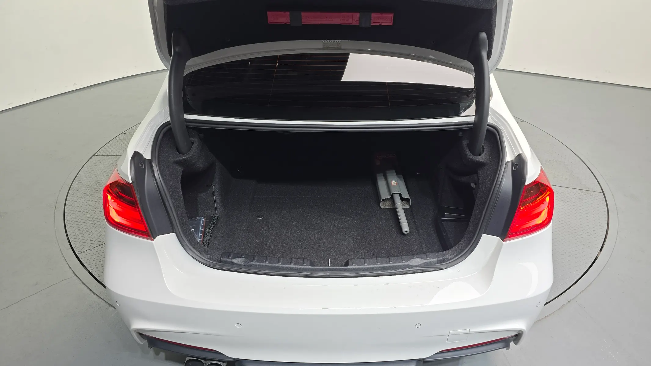 BMW 3 Series (F30) 320d M 2015 31/32