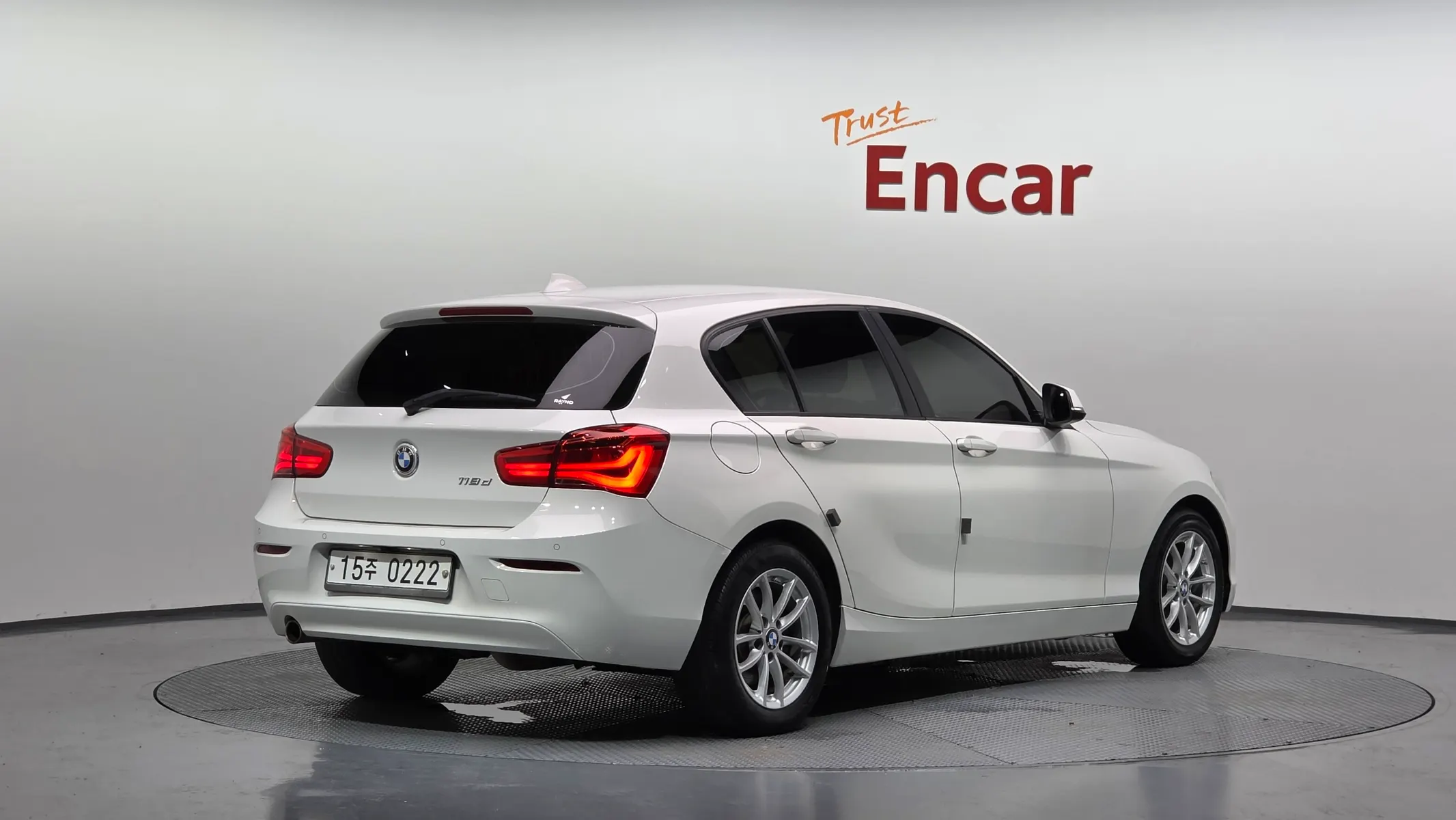 BMW 1 Series (F20) 118d 5 2016 2/21