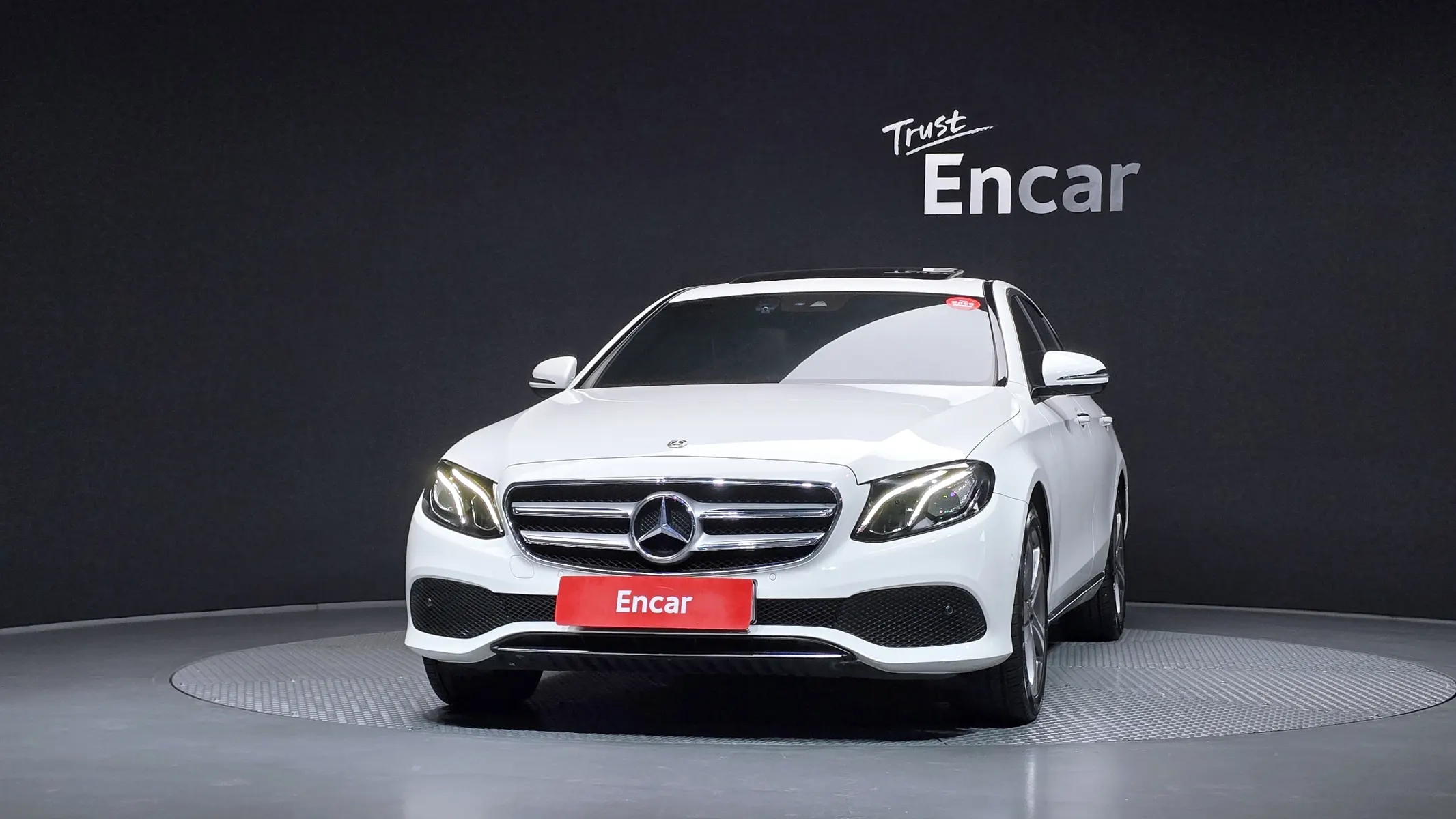Mercedes-Benz E-Class W213 E300 2018 3/35