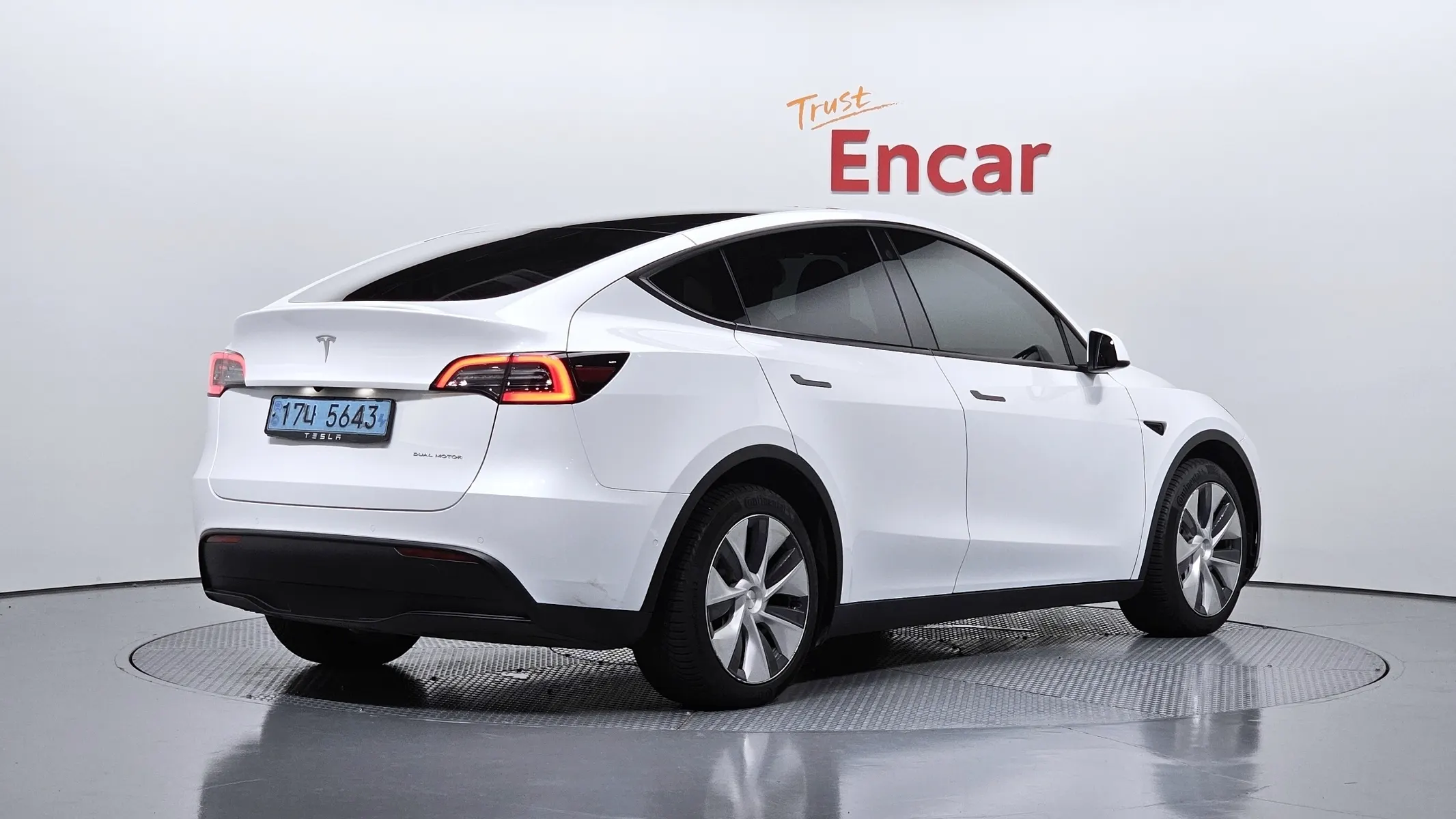 Tesla Y AWD 2021 2/35