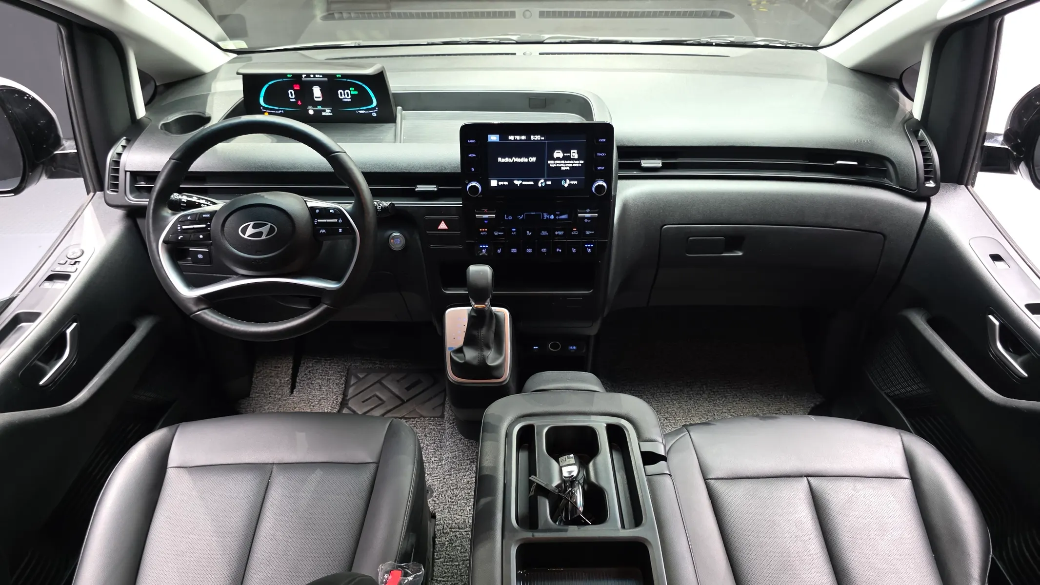 Hyundai Staria HEV 1.6 11 2025 4/5
