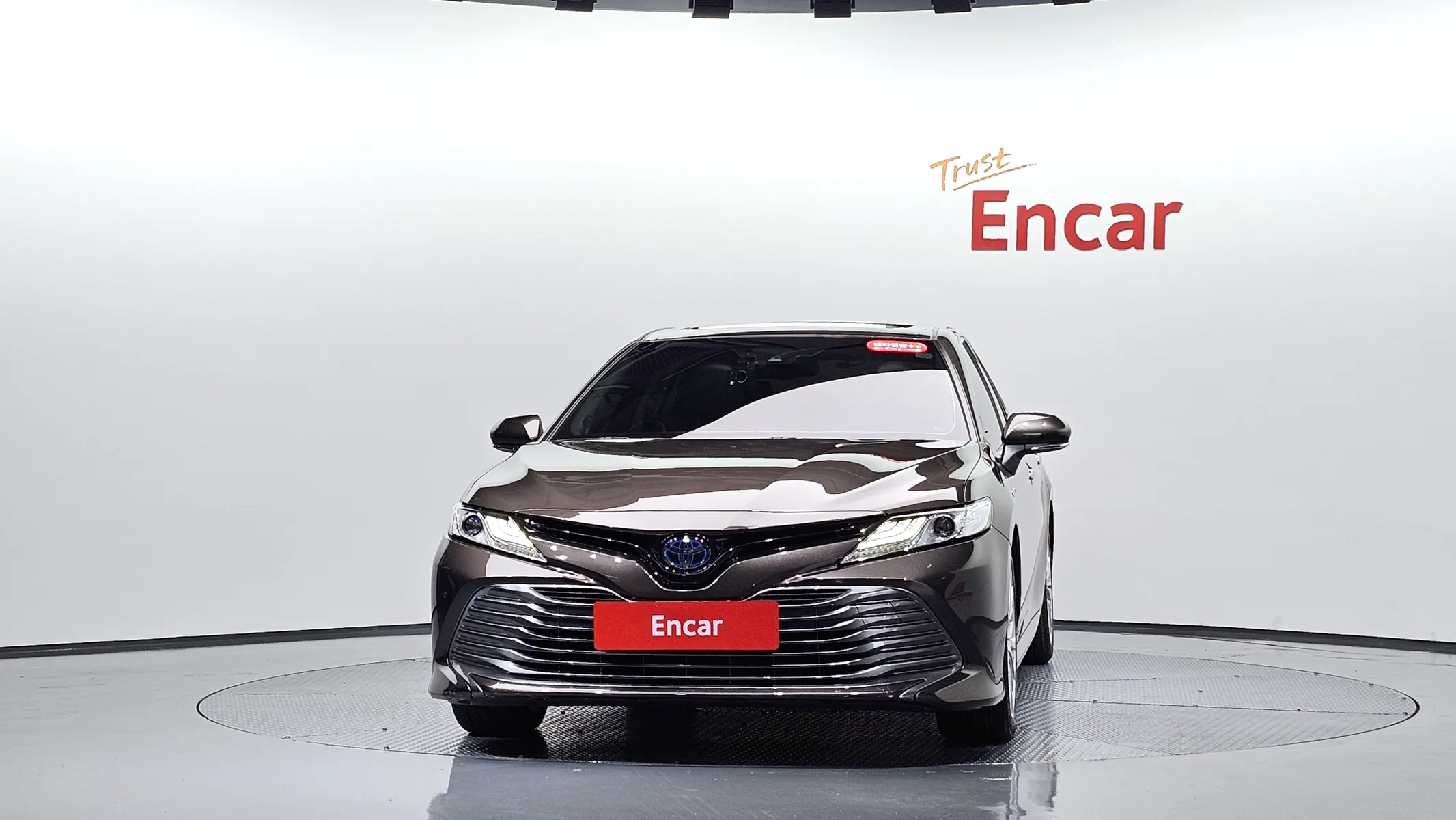 Toyota (XV70) 2.5 XLE 2019 2/5