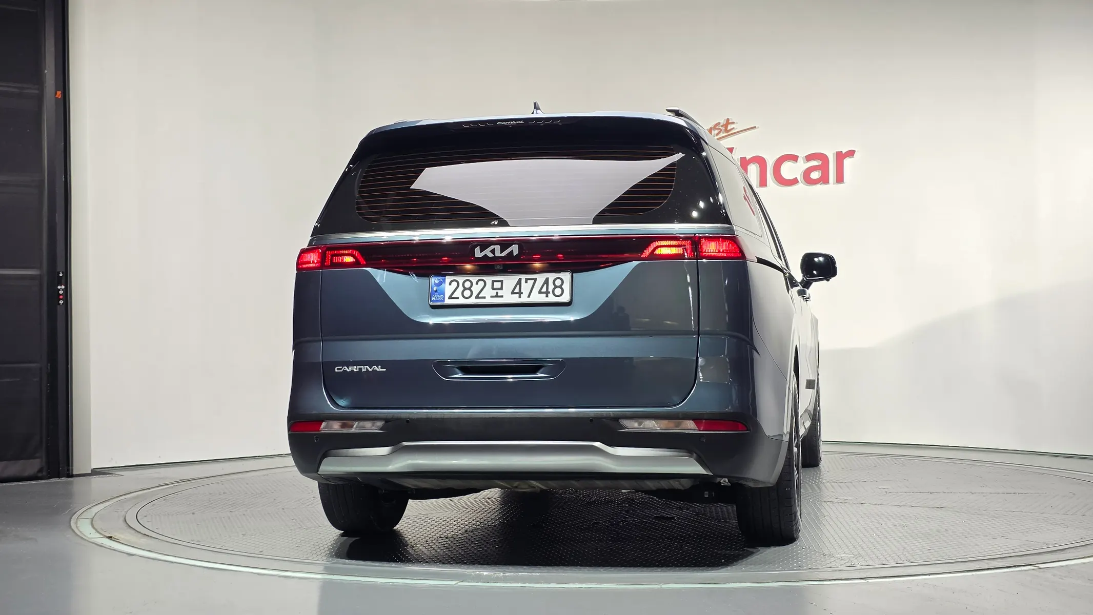 Kia Carnival 9 2022 3/5