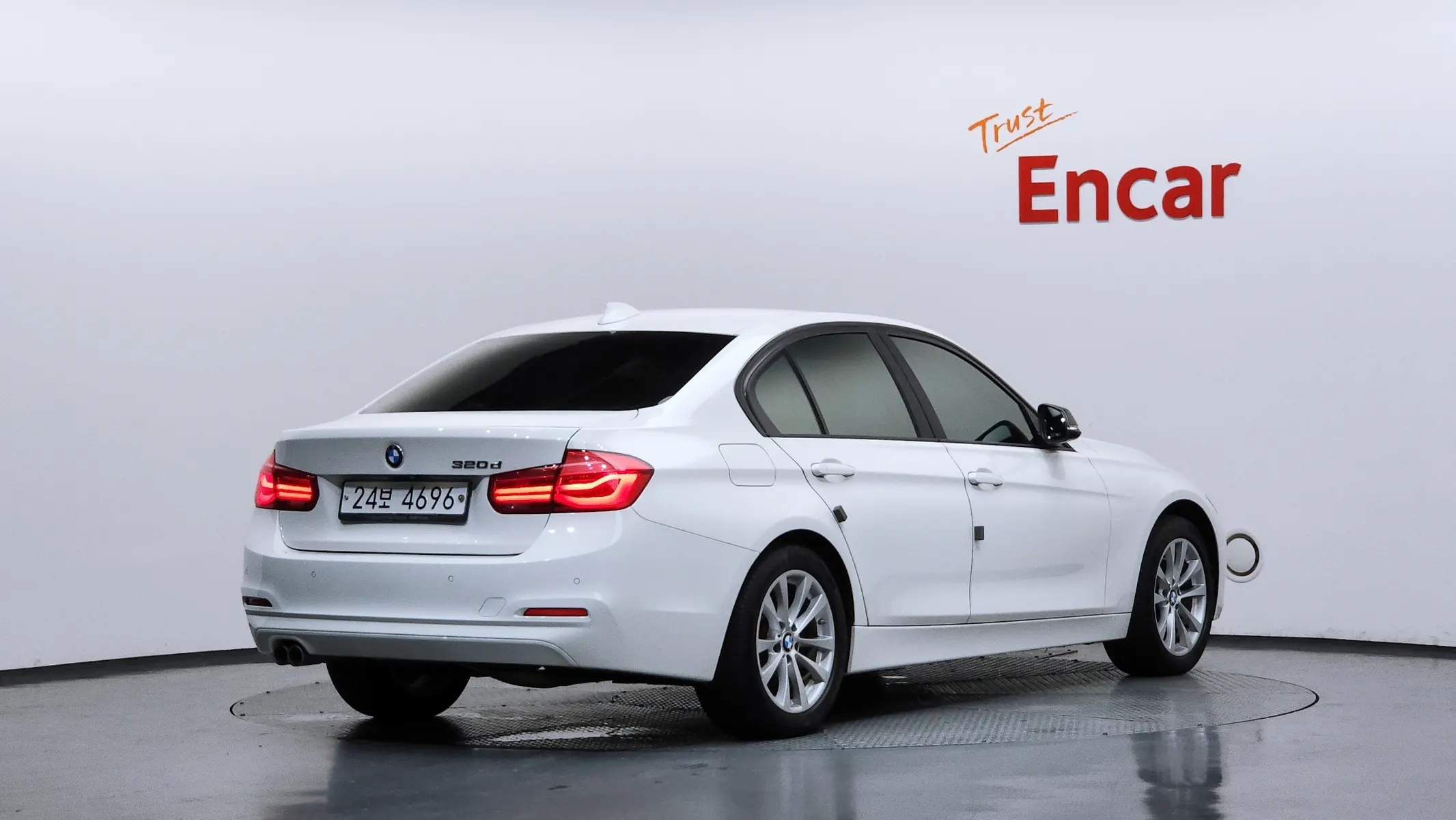 BMW 3 Series (F30) 320d 2018 2/32