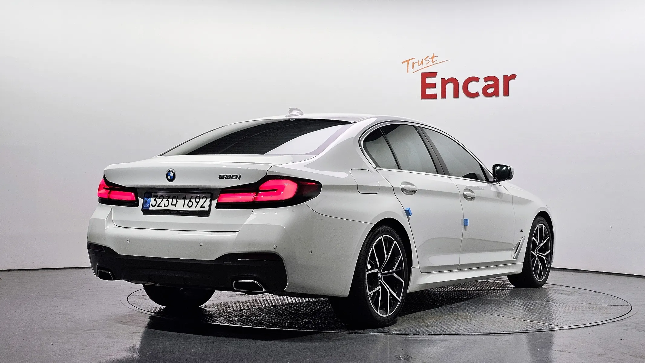 BMW 5 Series (G30) 530i M 2022 2/36