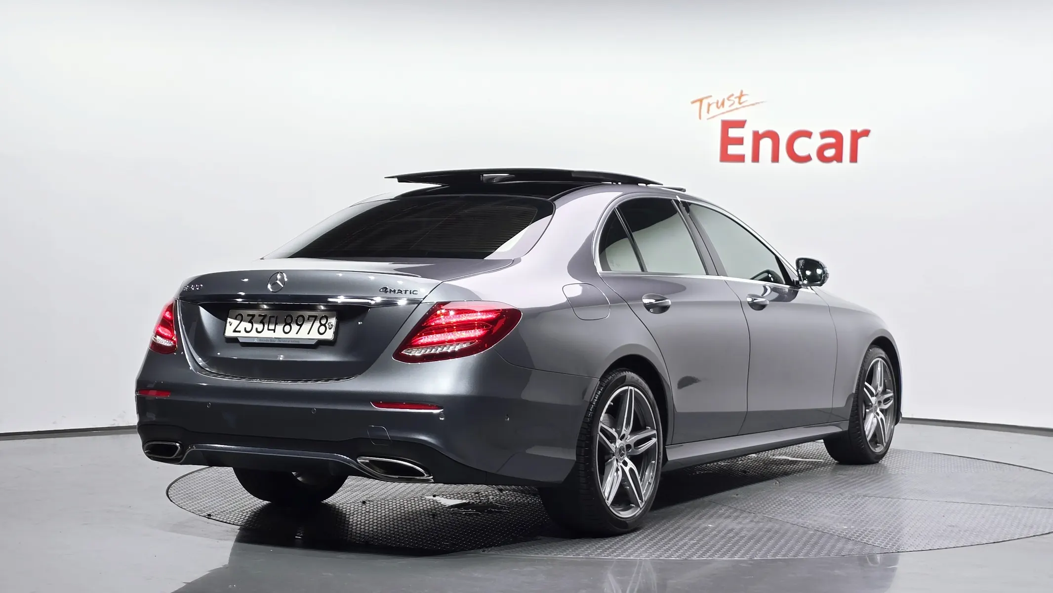 Mercedes-Benz E-Class W213 E300 4MATIC AMG Line 2020 2/32