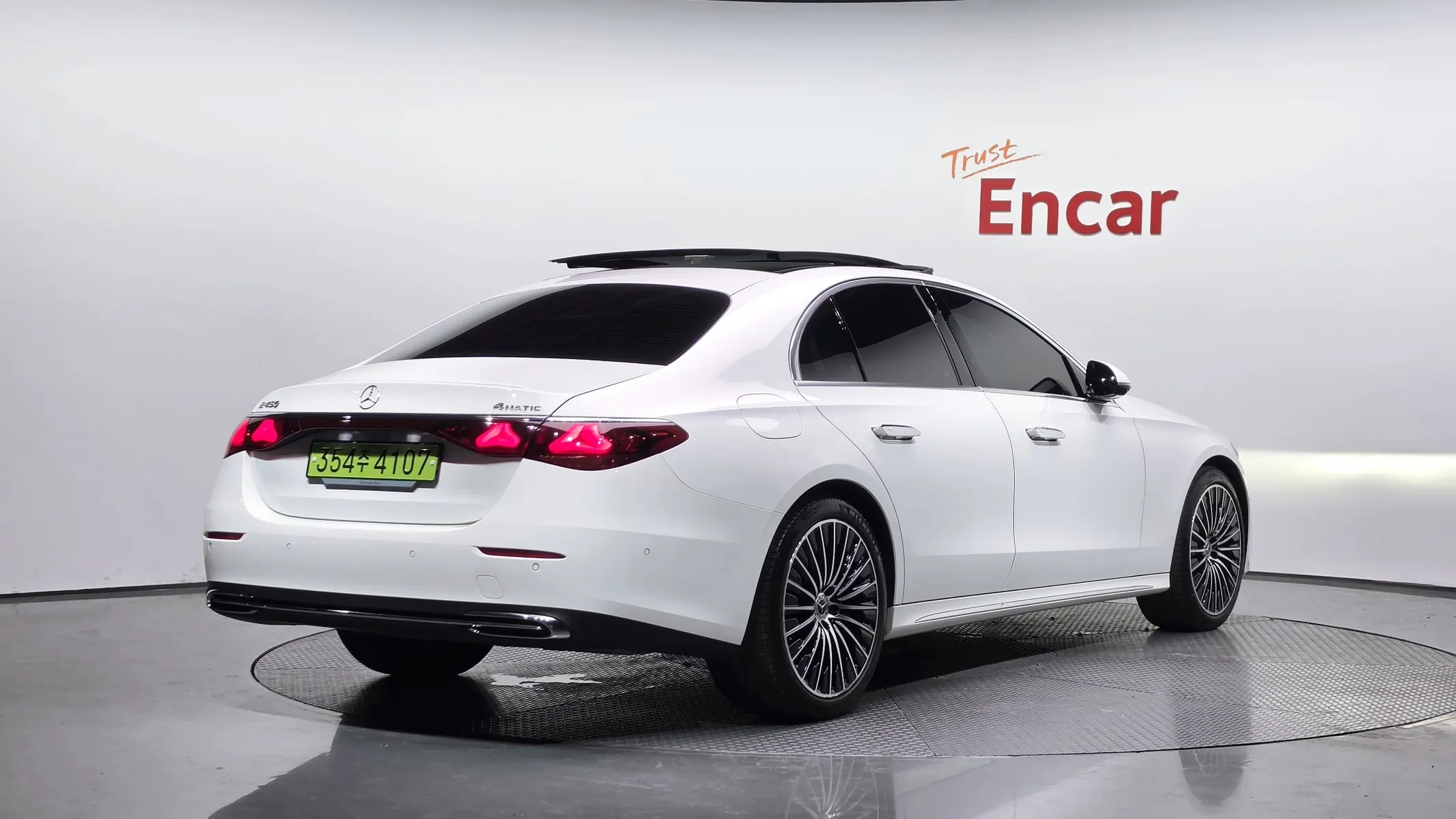 Mercedes-Benz E-Class W214 E450 4MATIC 2025 2/33