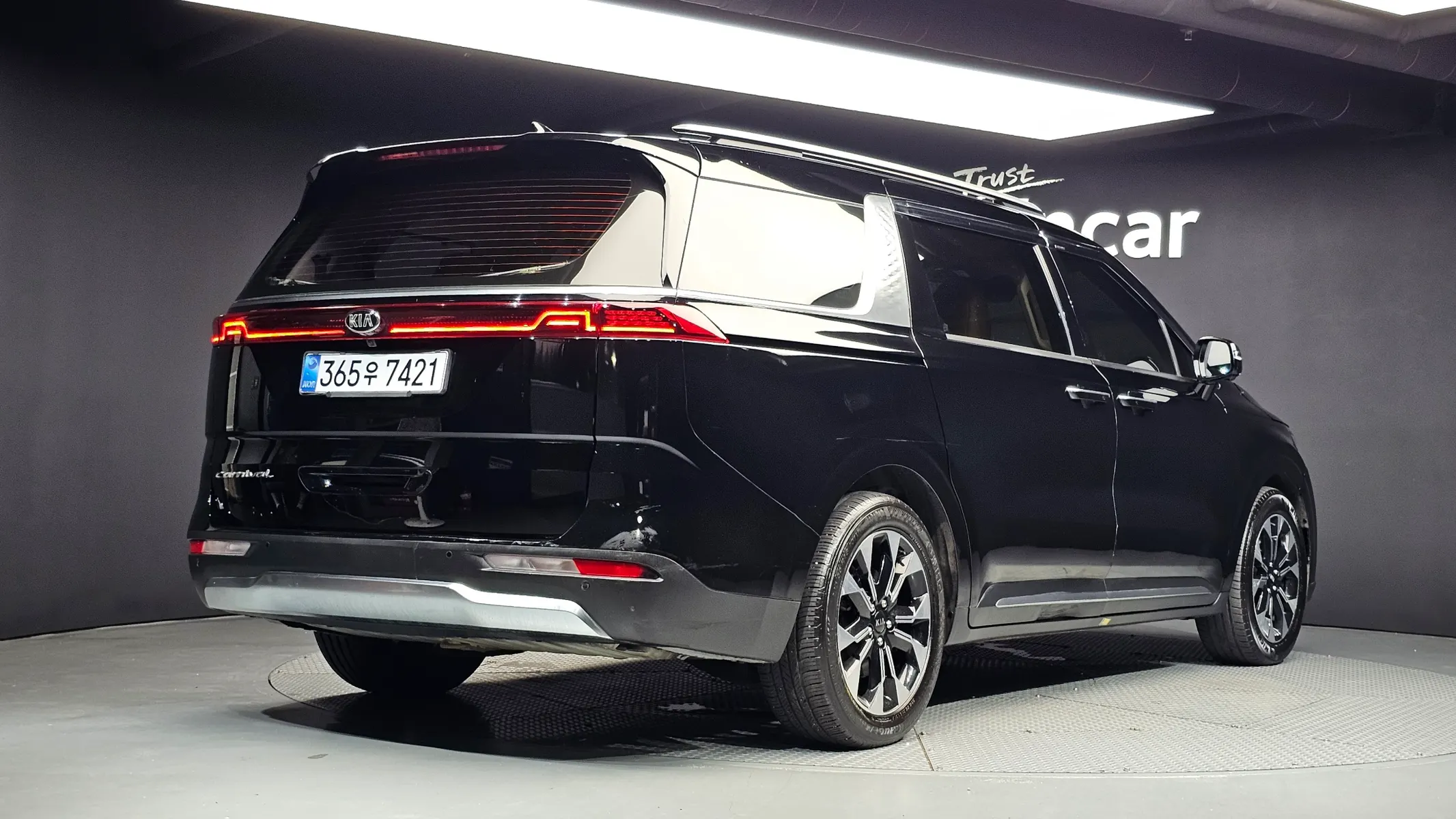 Kia Carnival 9 2020 2/37