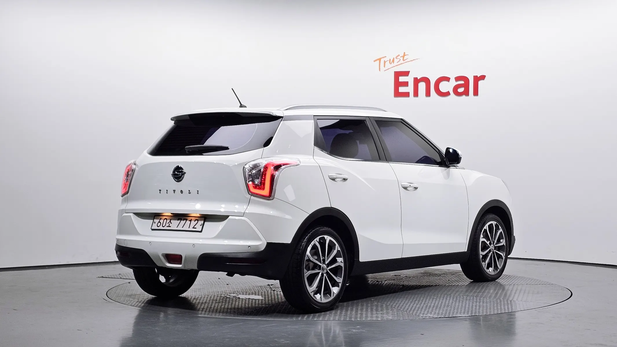 KG Mobility Tivoli VX 2WD 2017 2/32