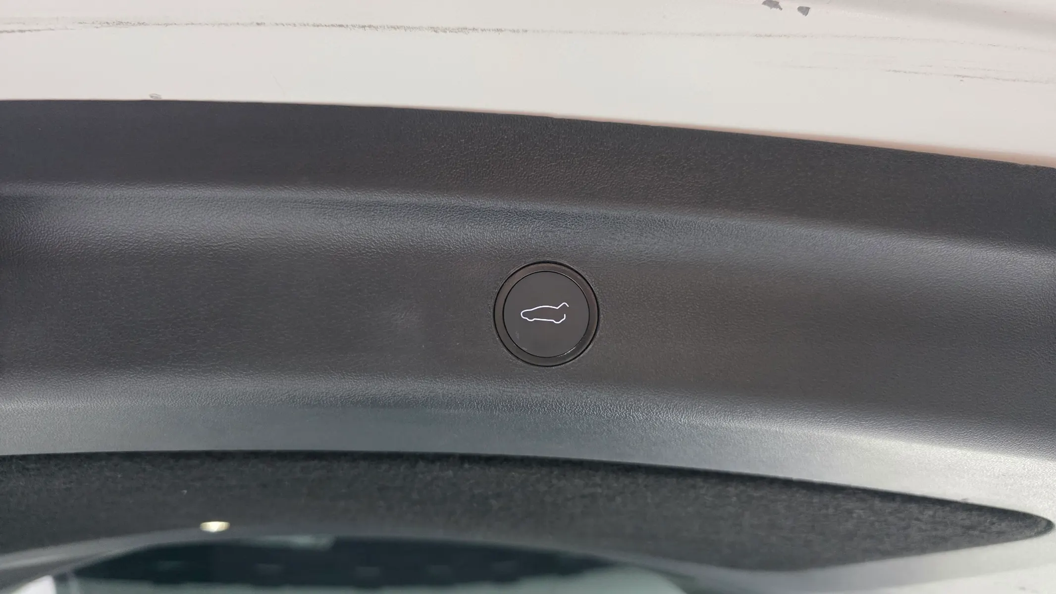 Tesla Y AWD 2022 34/35