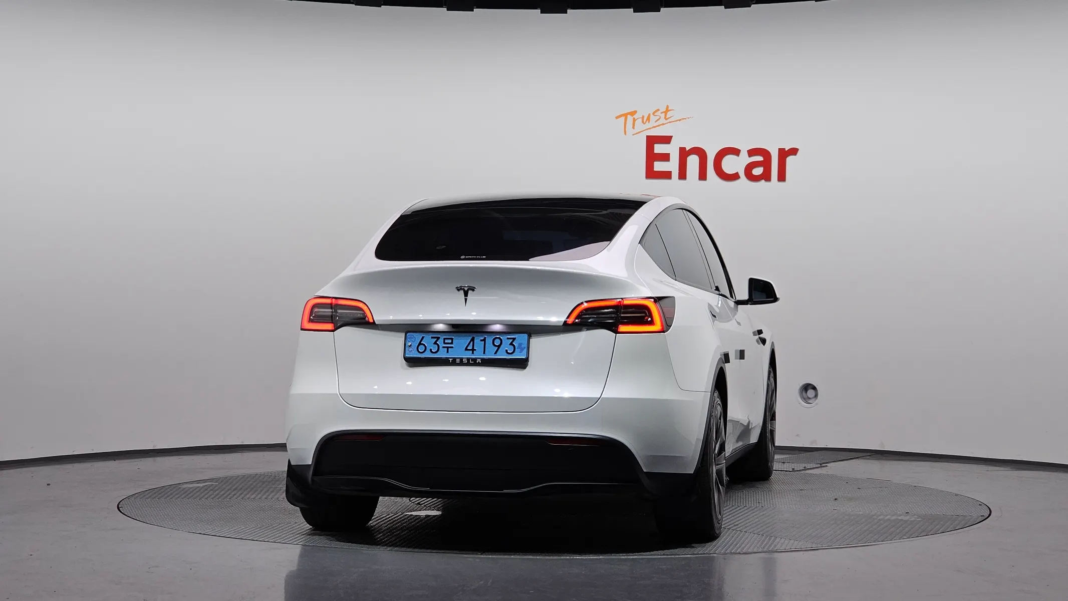 Tesla Y RWD 2024 3/5