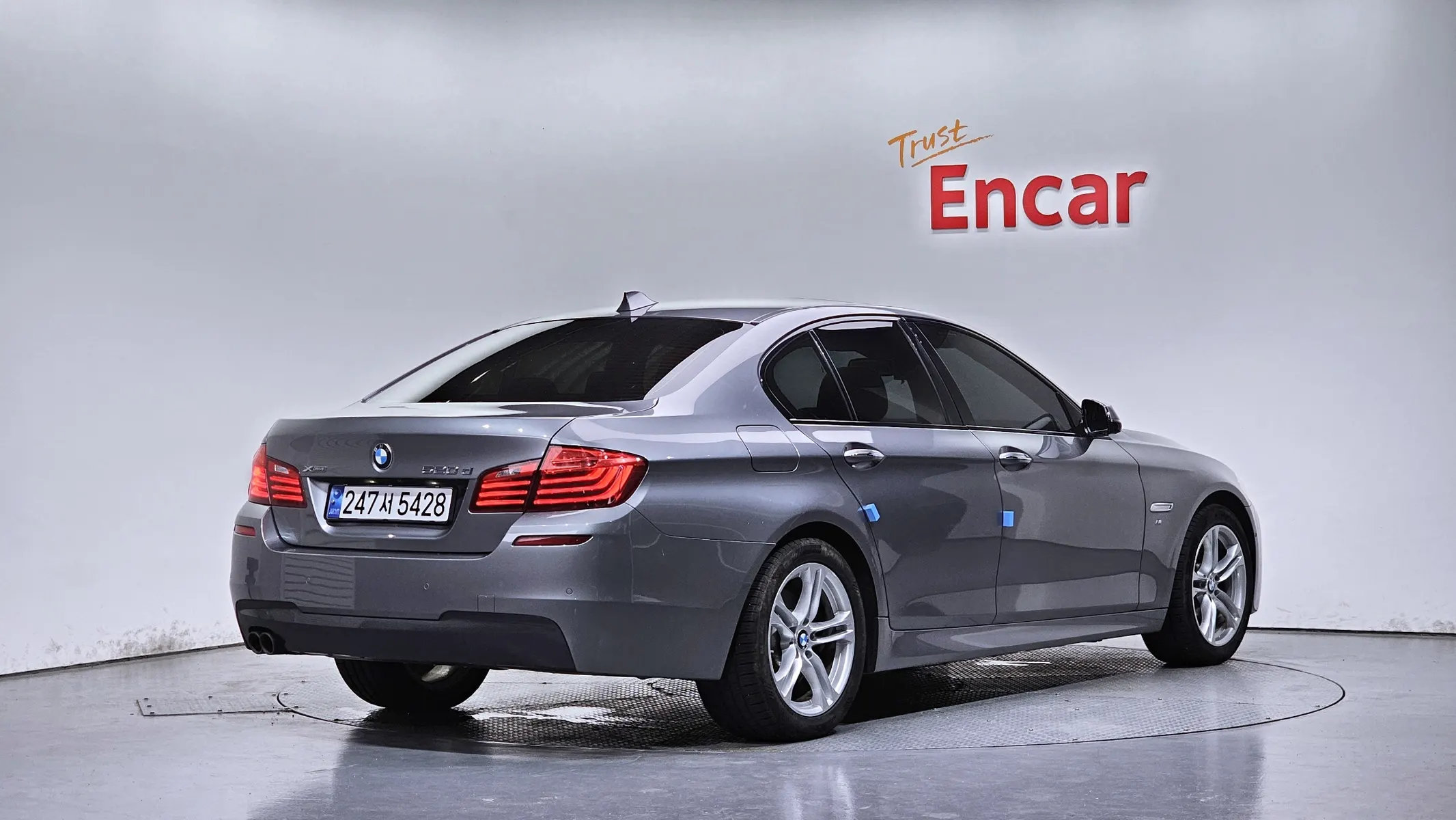 BMW 5 Series (F10) 520d xDrive M 2016 2/23