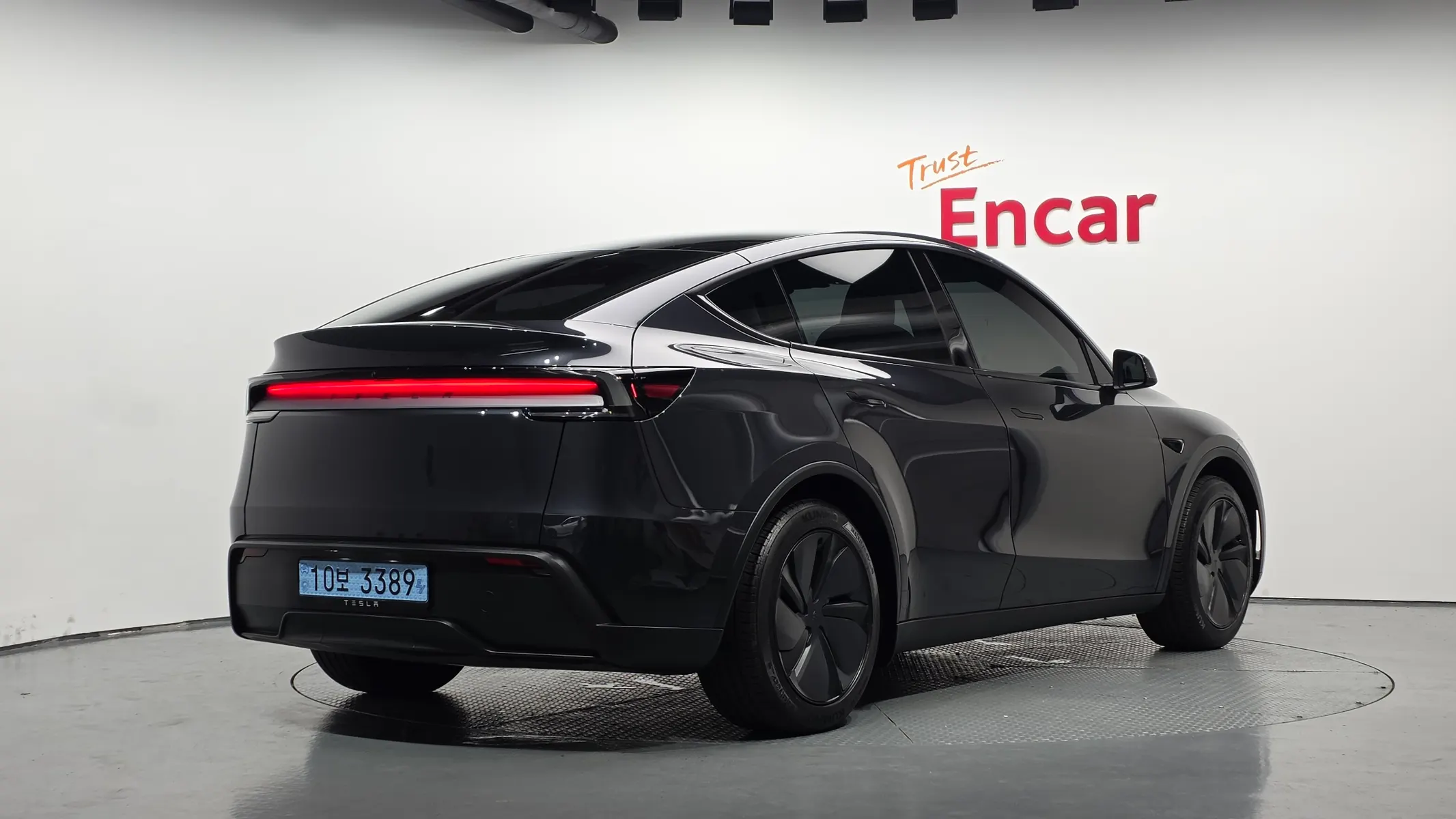Tesla Y RWD 2025 2/32