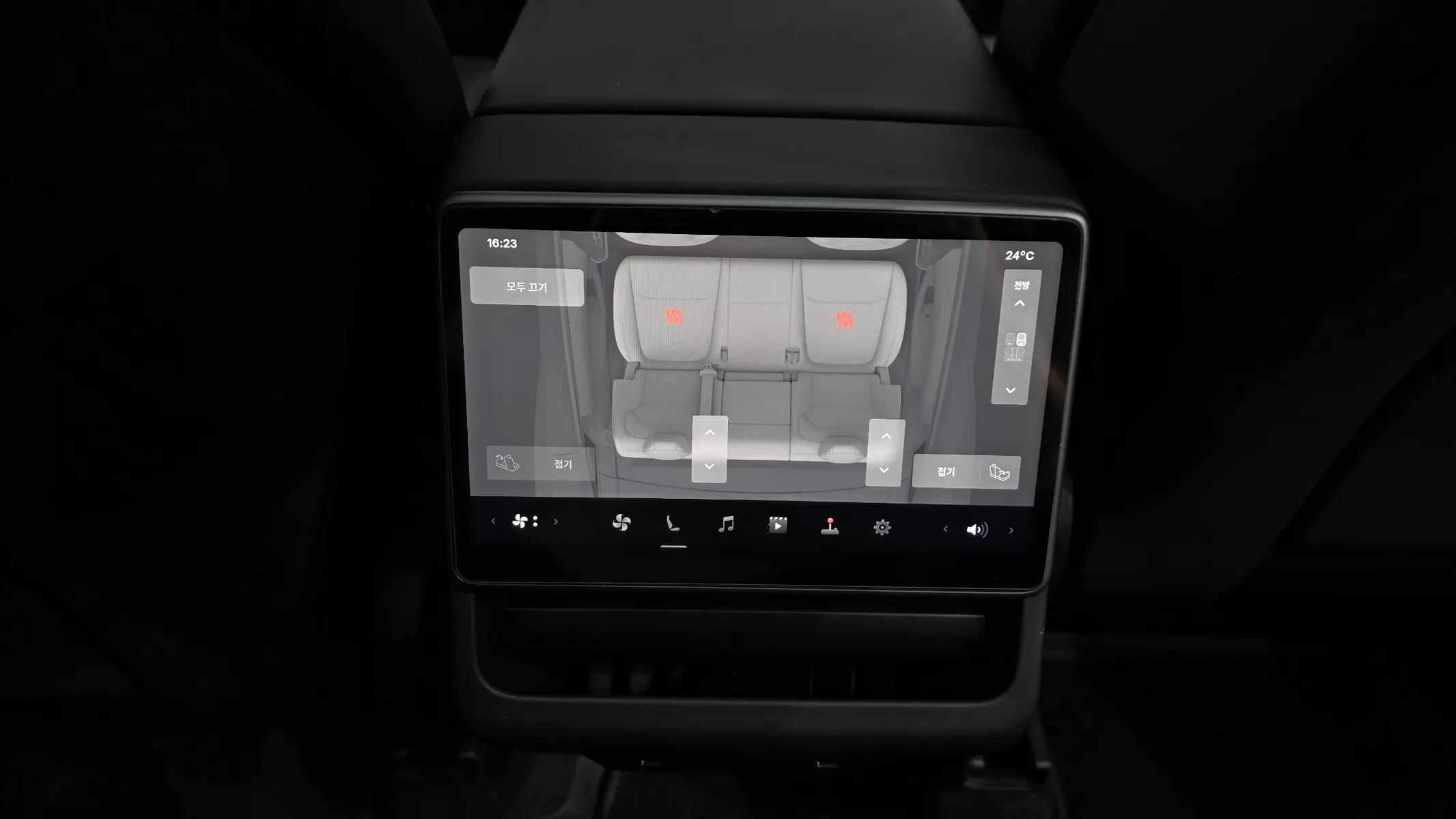 Tesla Y RWD 2025 31/32