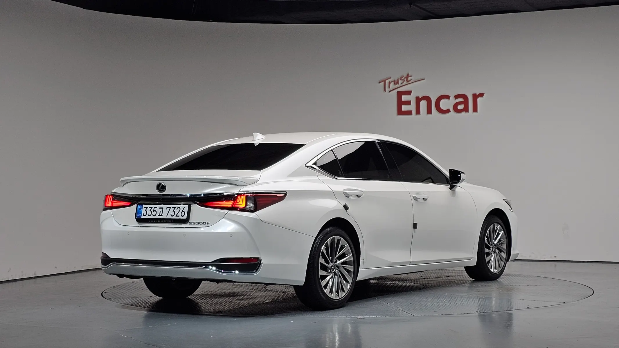 Lexus ES300h 7 2024 2/36