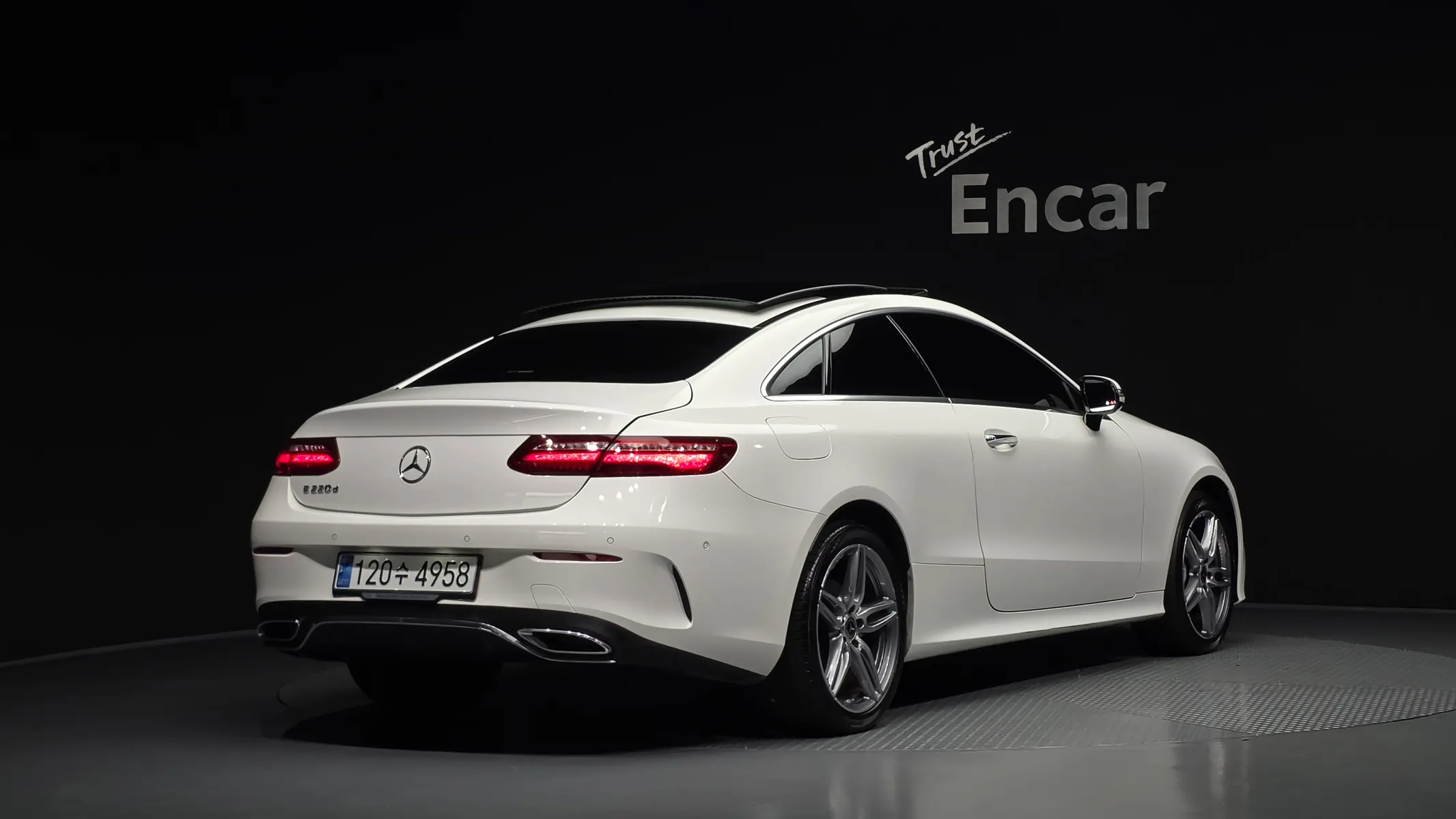 Mercedes-Benz E-Class W213 E220d 2019 2/34