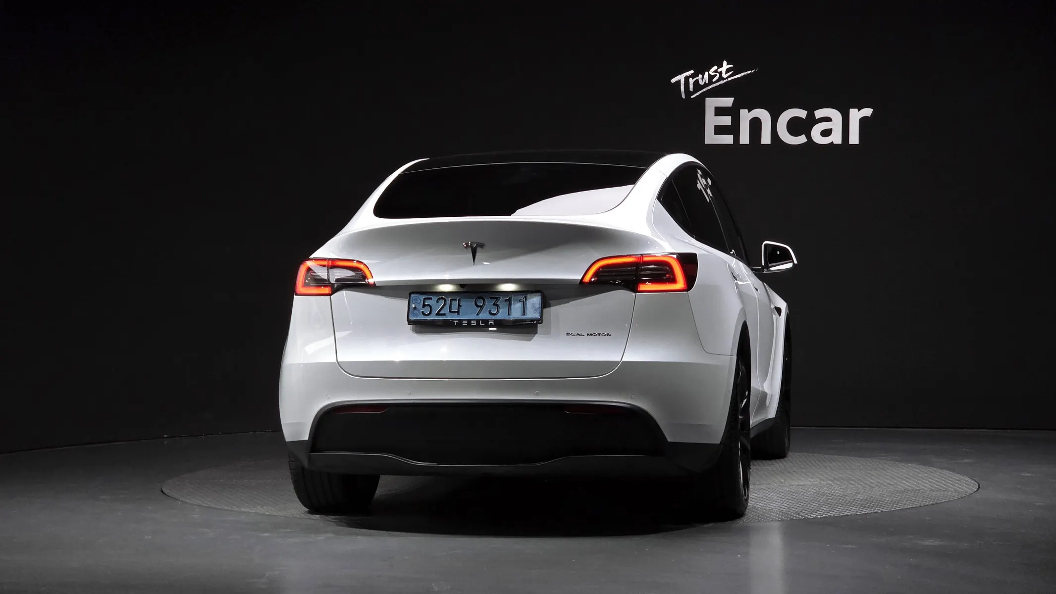 Tesla Y AWD 2021 3/5