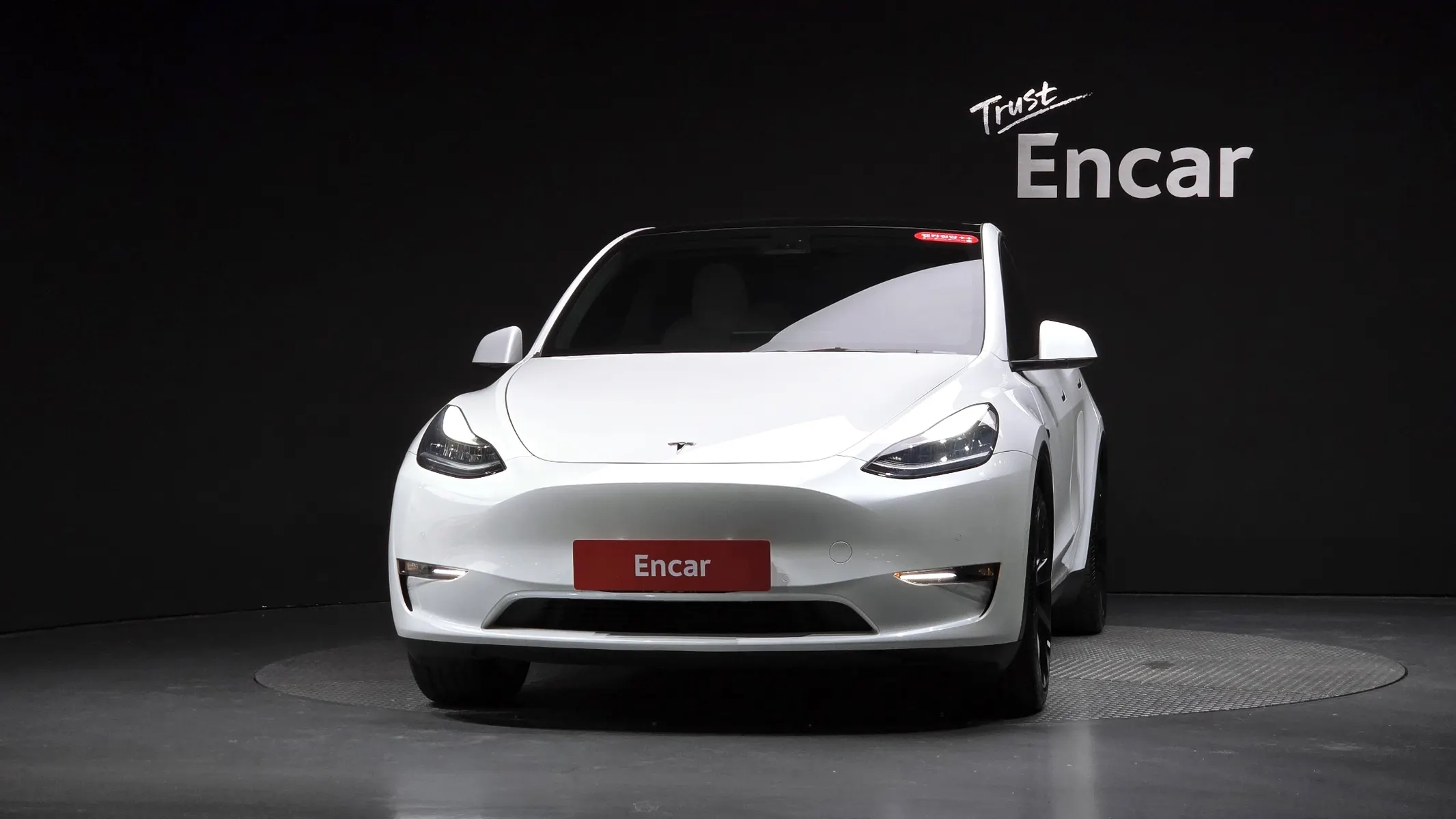 Tesla Y AWD 2021 2/5