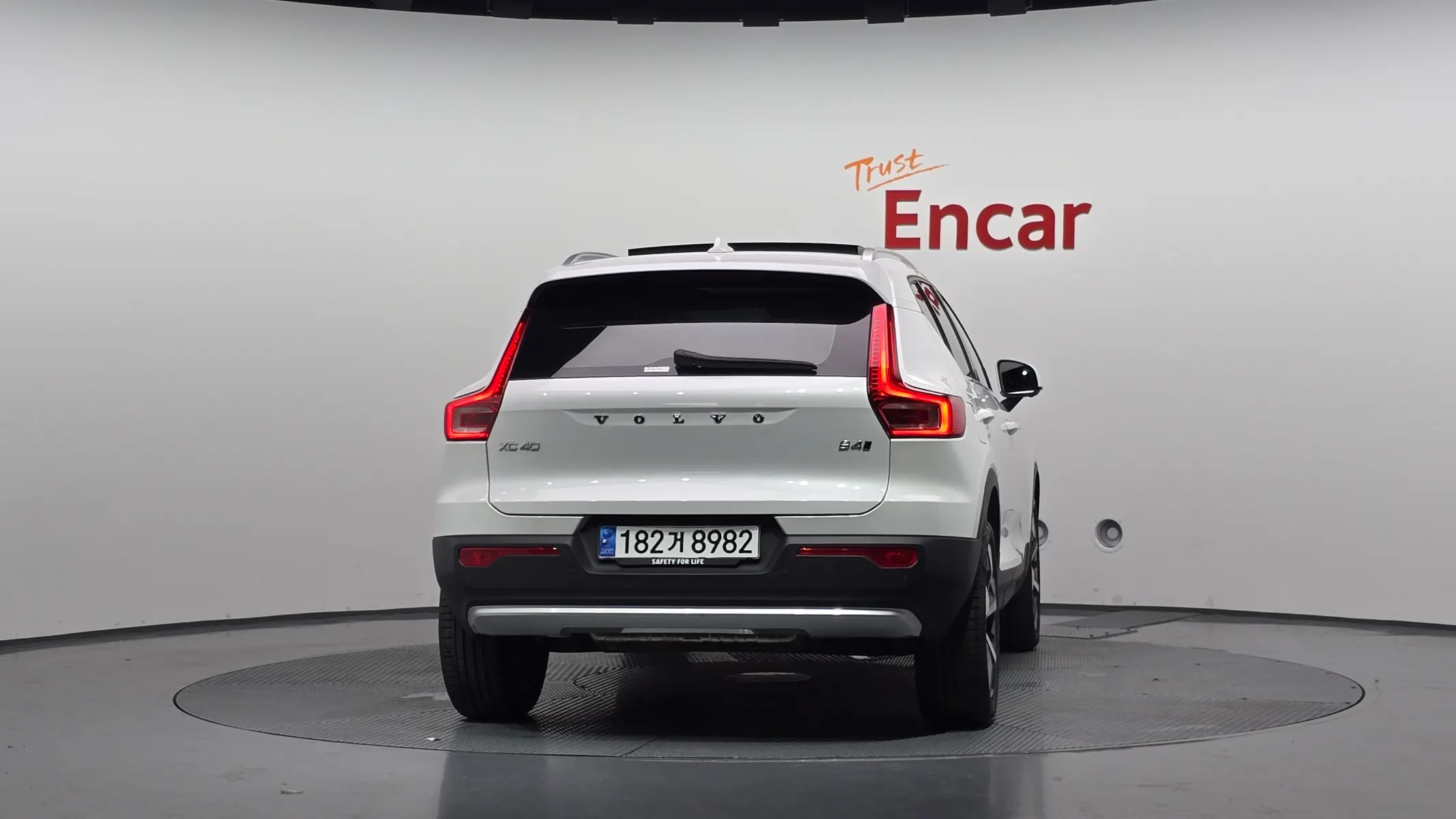 Volvo XC40 B4 2024 3/5