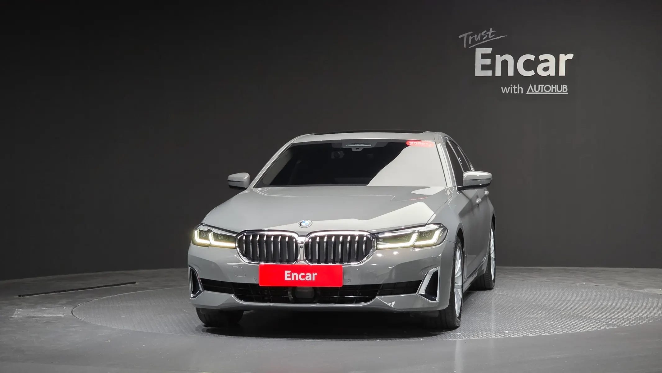 BMW 5 Series (G30) 520i 2022 2/32