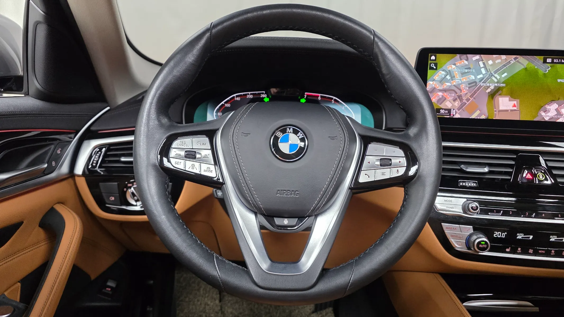 BMW 5 Series (G30) 520i 2022 31/32