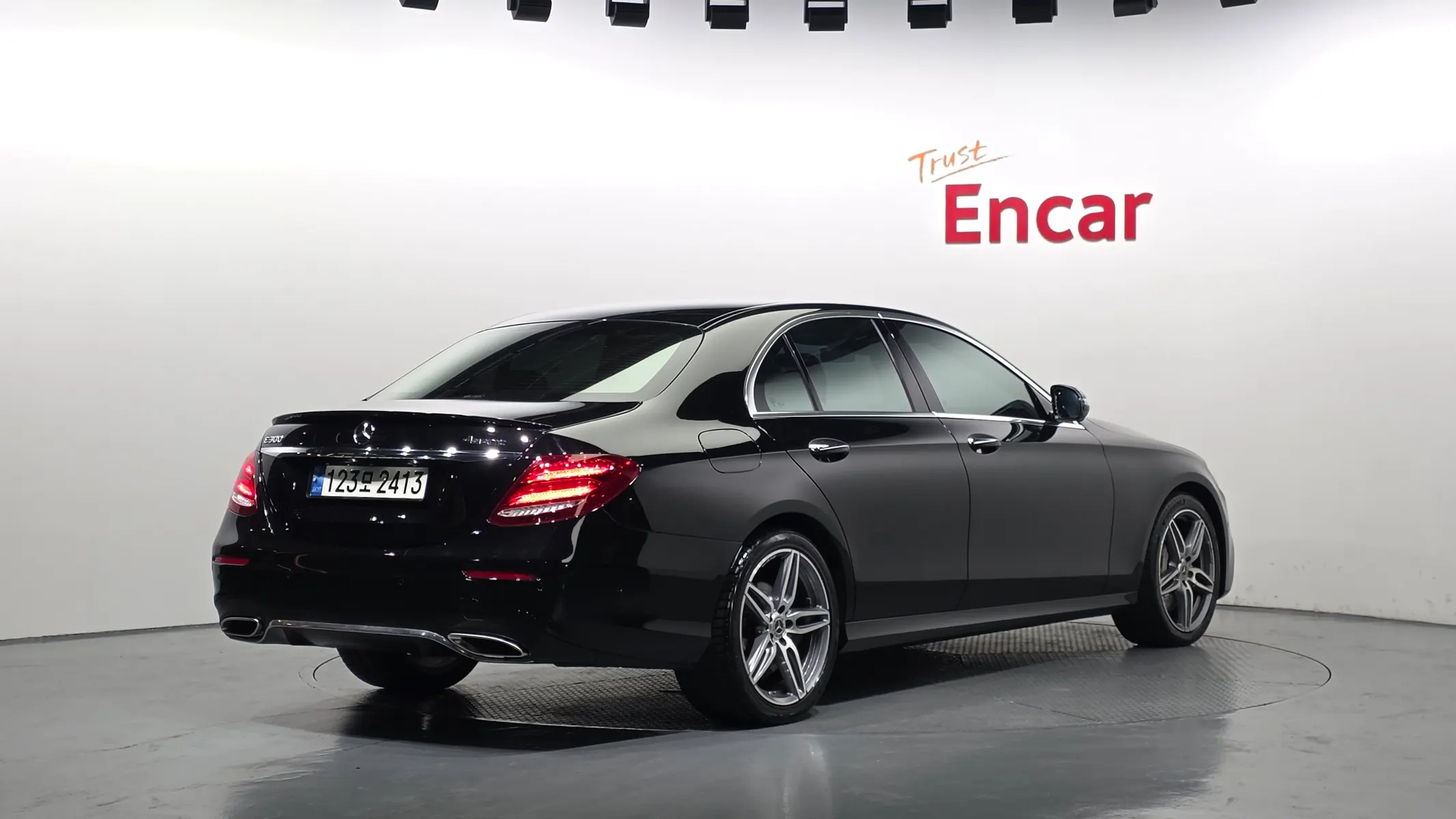 Mercedes-Benz E-Class W213 E300 AMG Line 2019 2/40