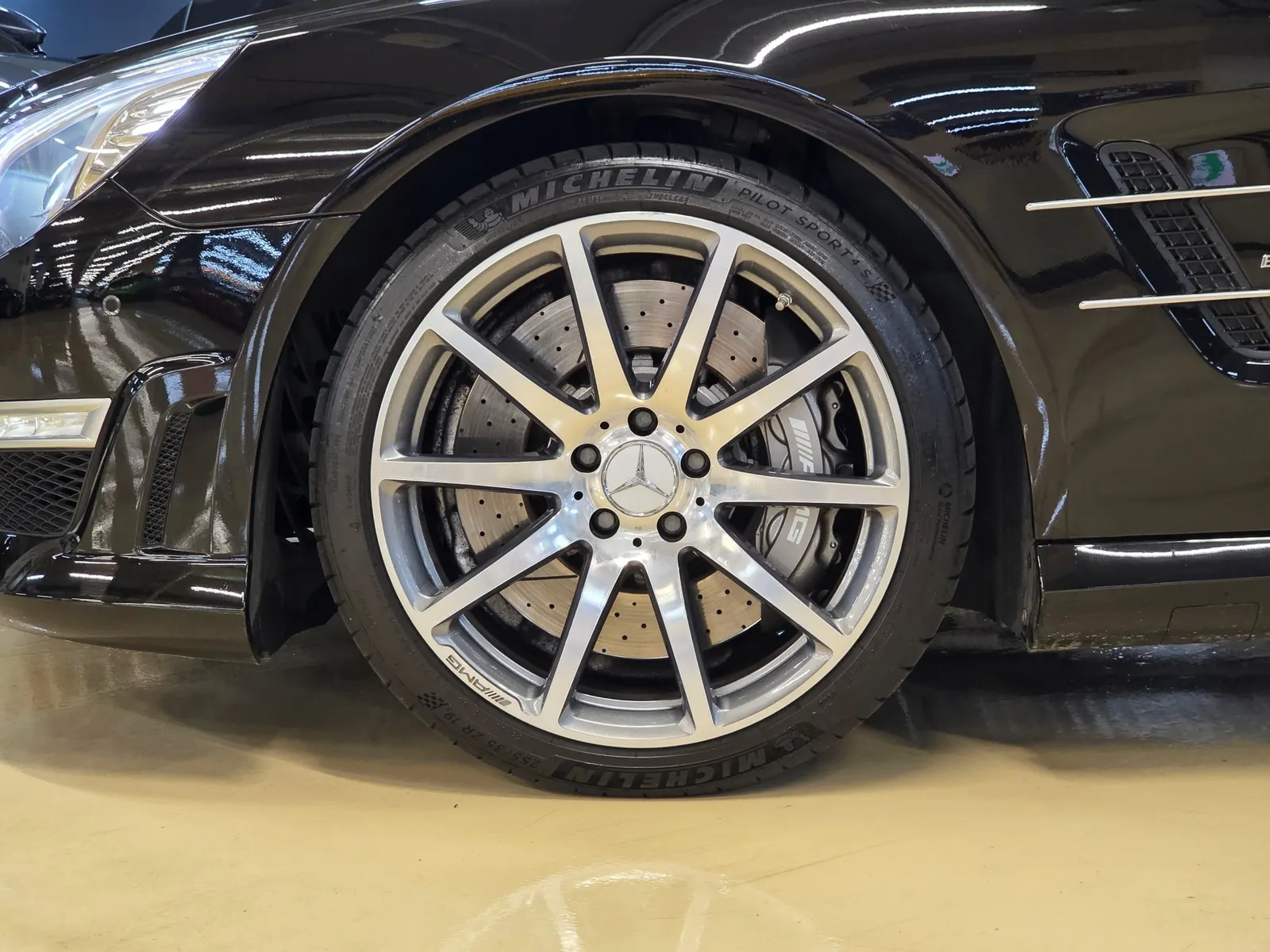 Mercedes-Benz SL-Class SL63 AMG 2016 20/21