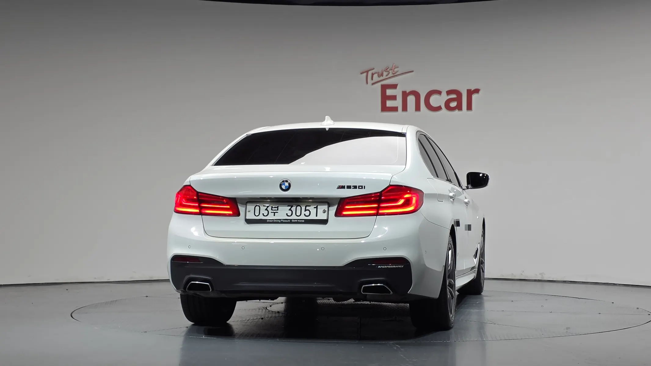 BMW 5 Series (G30) 530i M 2018 3/36
