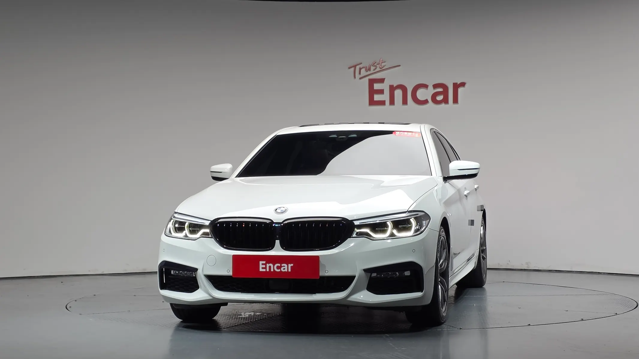 BMW 5 Series (G30) 530i M 2018 2/36