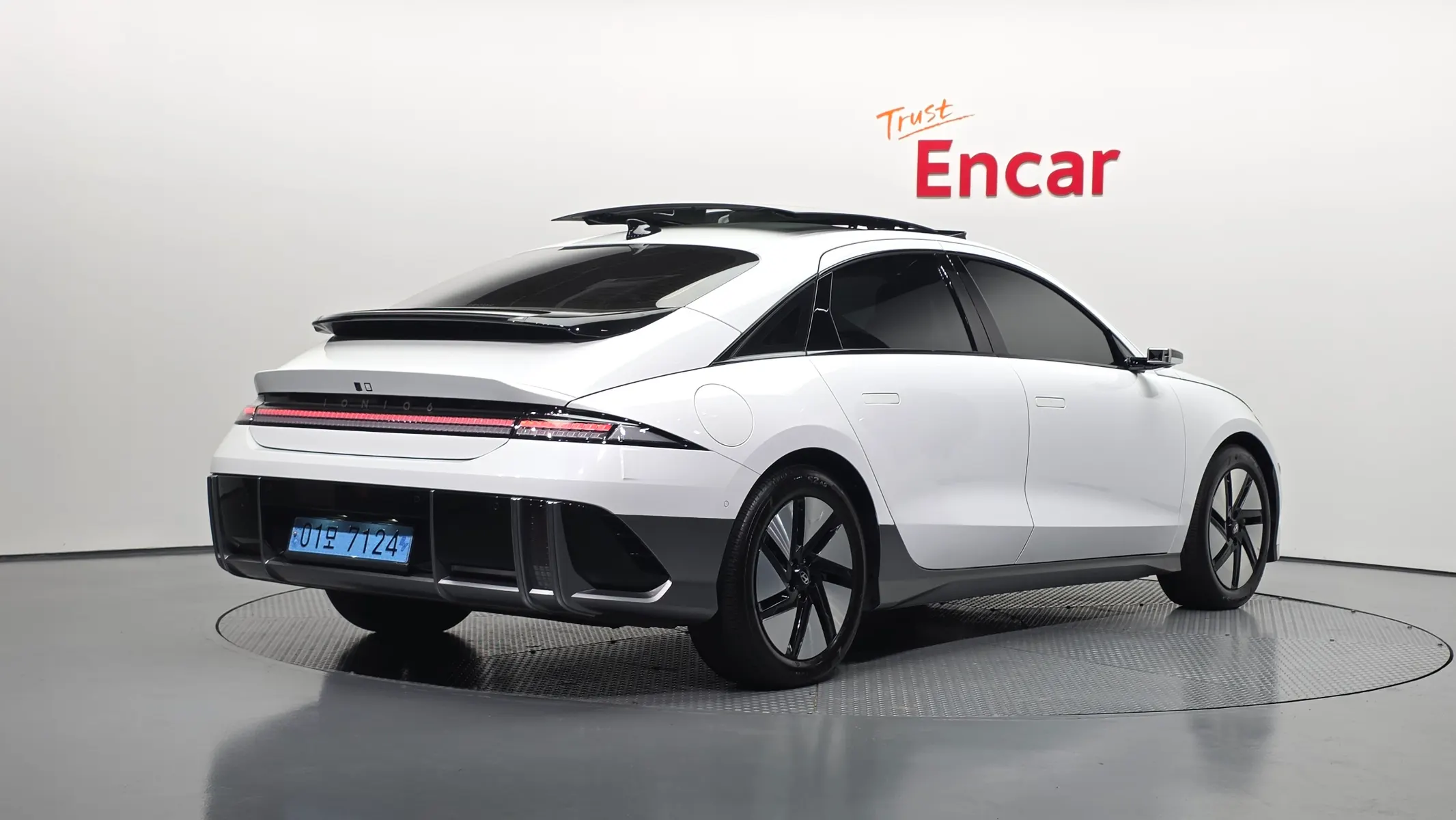 Hyundai Ioniq 6 AWD 2024 2/34