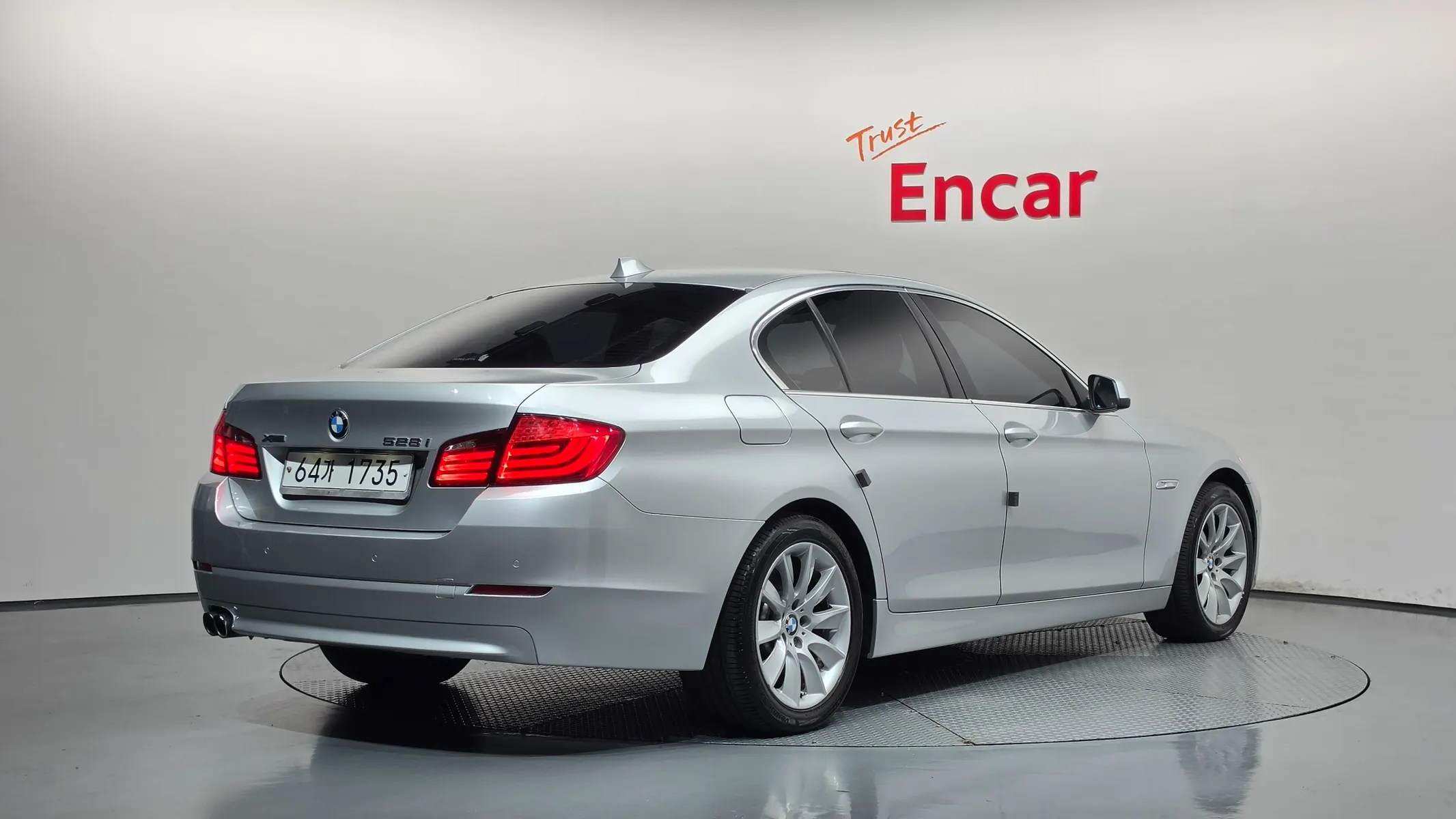 BMW 5 Series (F10) 528i xDrive 2013 2/21
