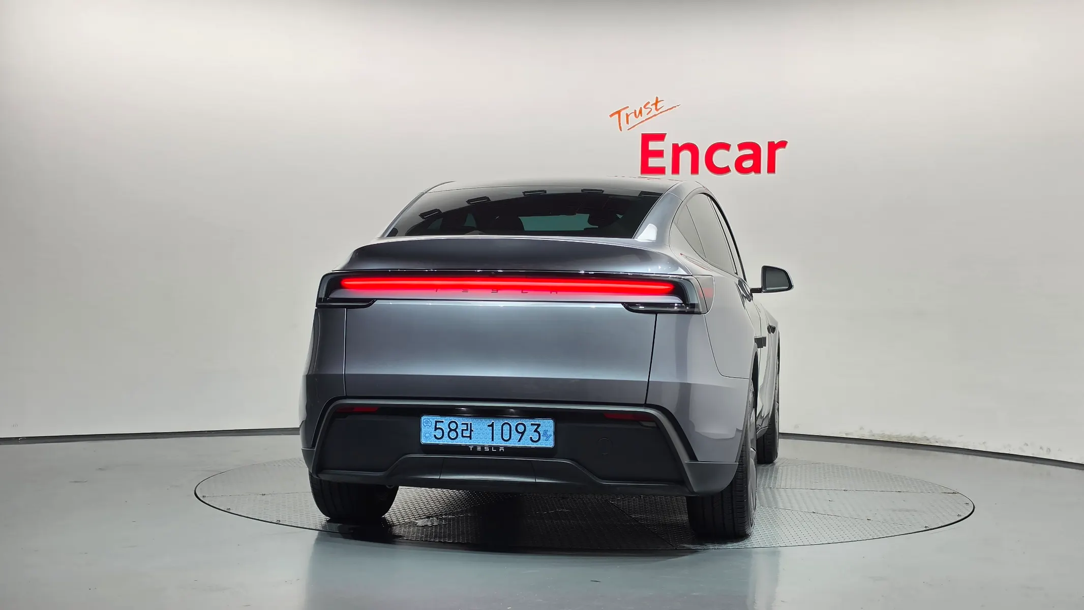 Tesla Y RWD 2025 3/5