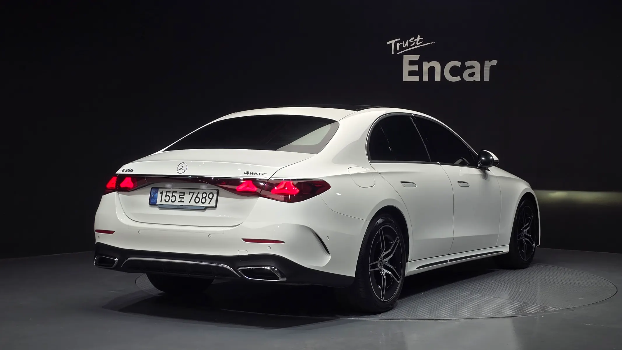 Mercedes-Benz E-Class W214 E300 4MATIC AMG Line 2024 2/32