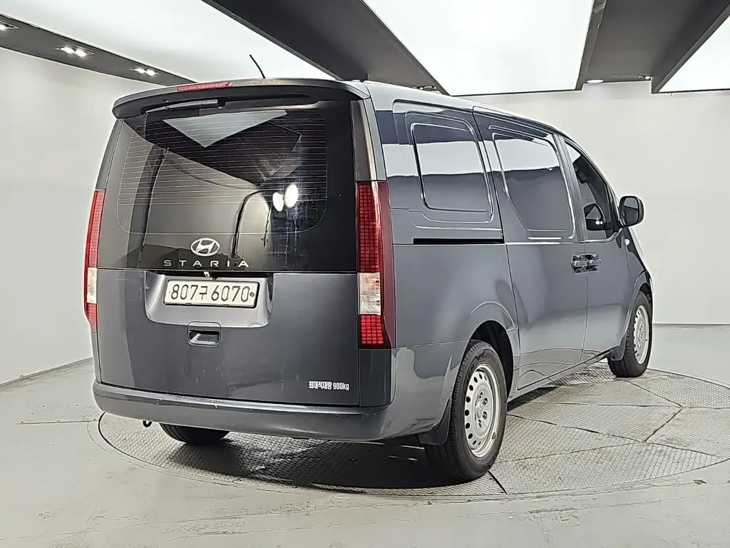 Hyundai Staria 3 2021 3/5