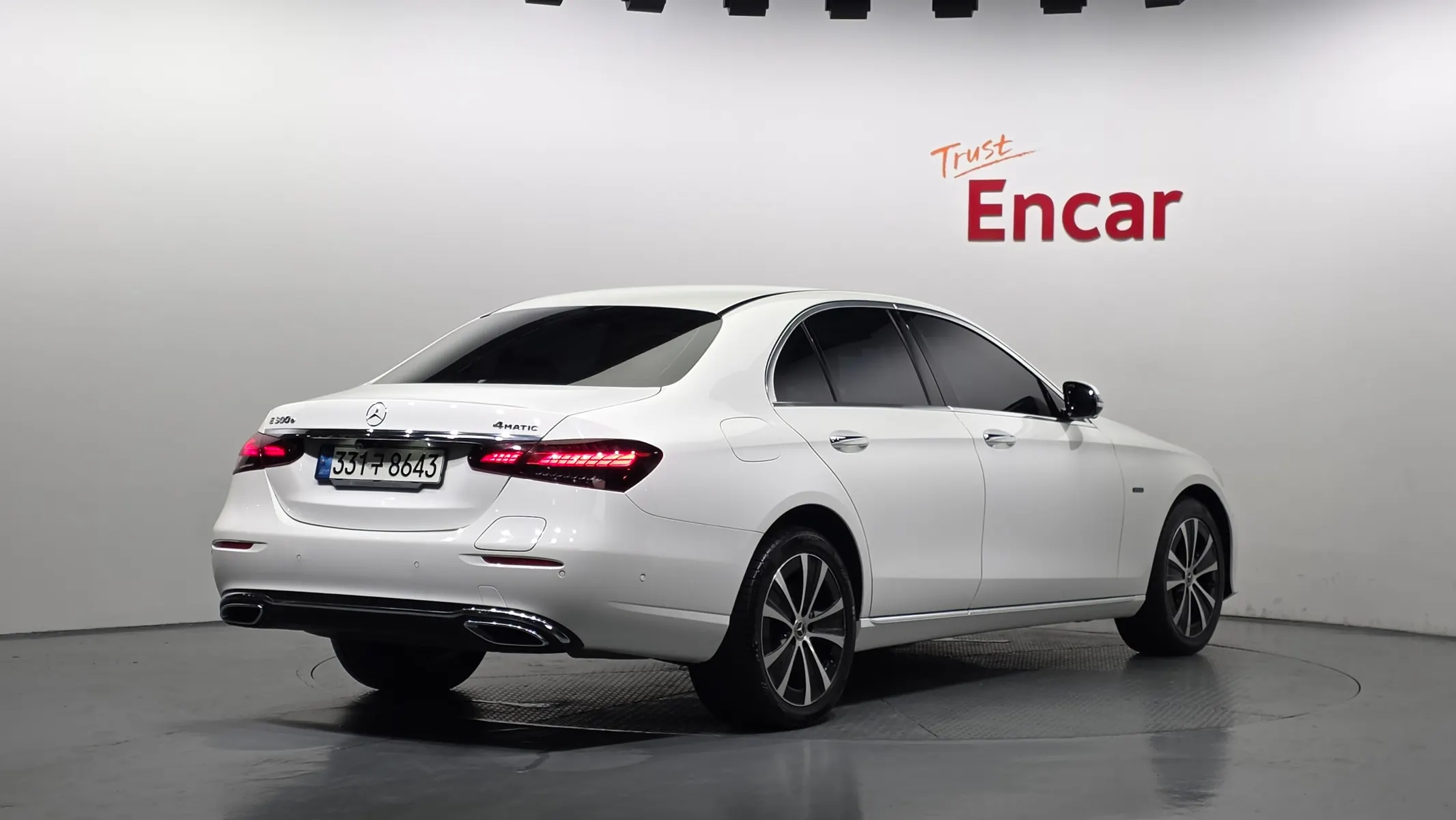 Mercedes-Benz E-Class W213 E300e 4MATIC 2021 2/37