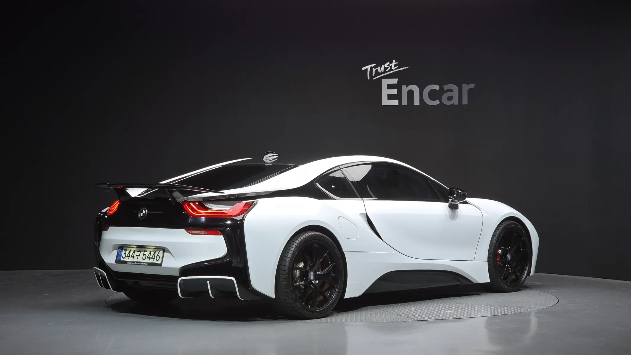 BMW i8 2016 2/32
