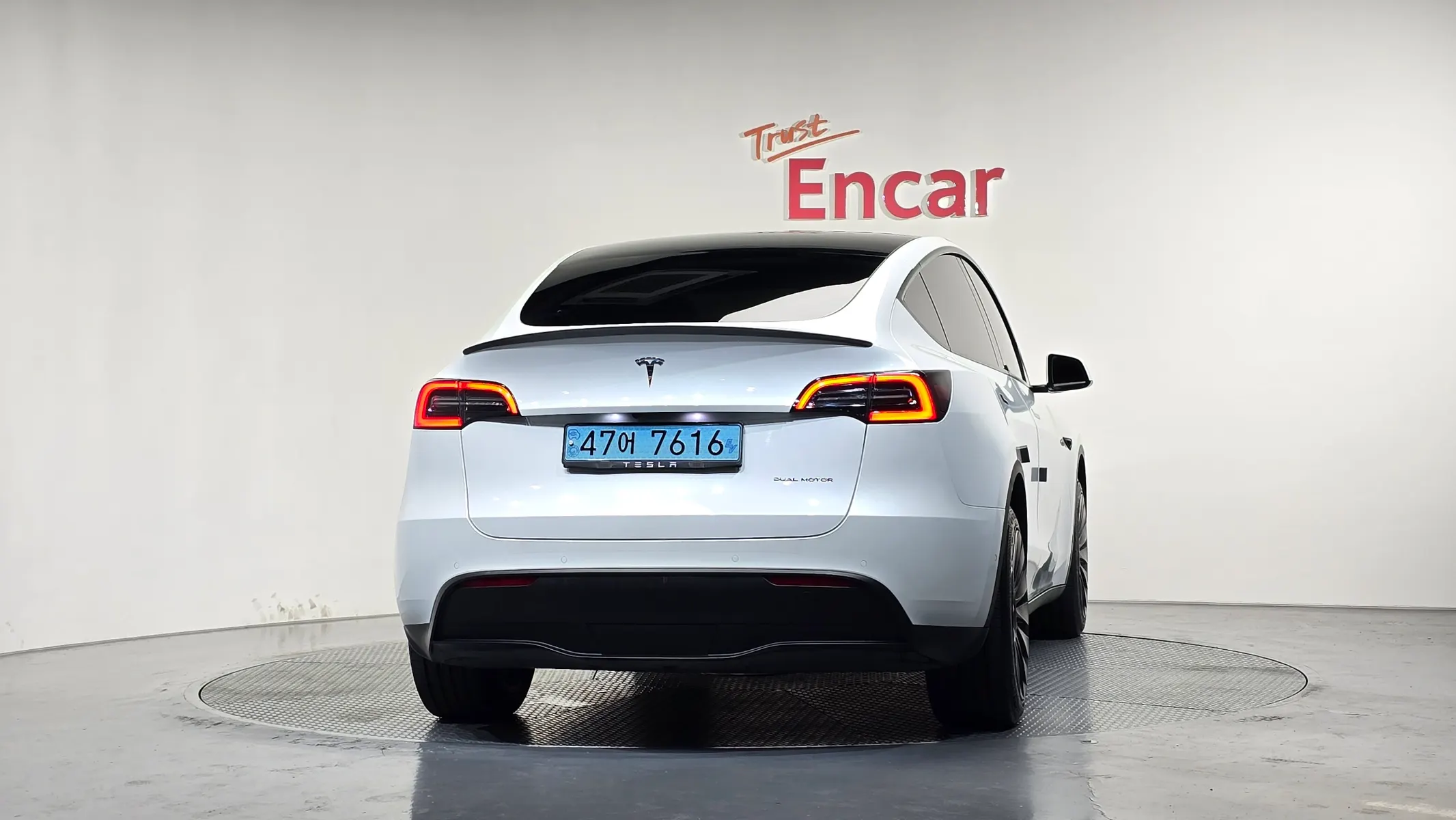 Tesla Y AWD 2022 3/5