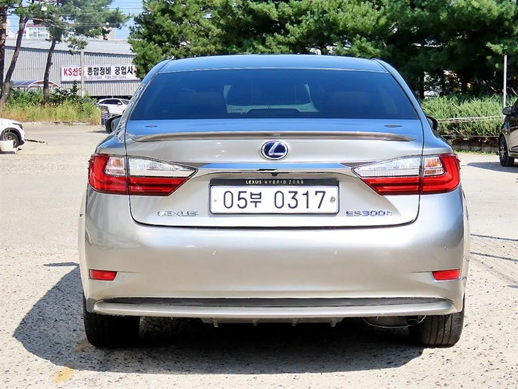 Lexus ES300h 2016 3/5