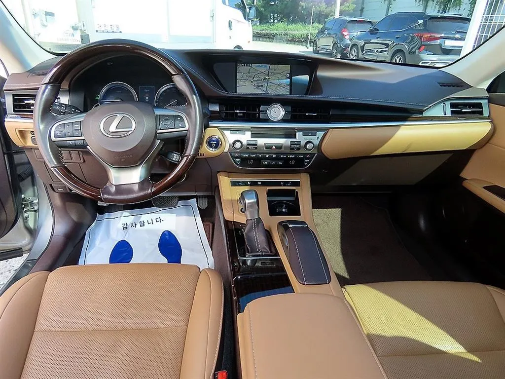 Lexus ES300h 2016 4/5