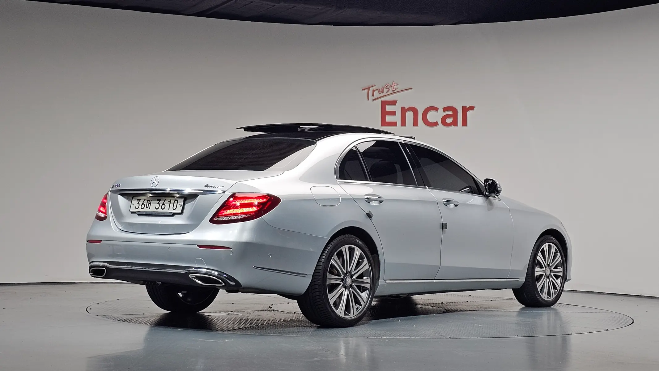 Mercedes-Benz E-Class W213 E400 4MATIC 2017 2/36