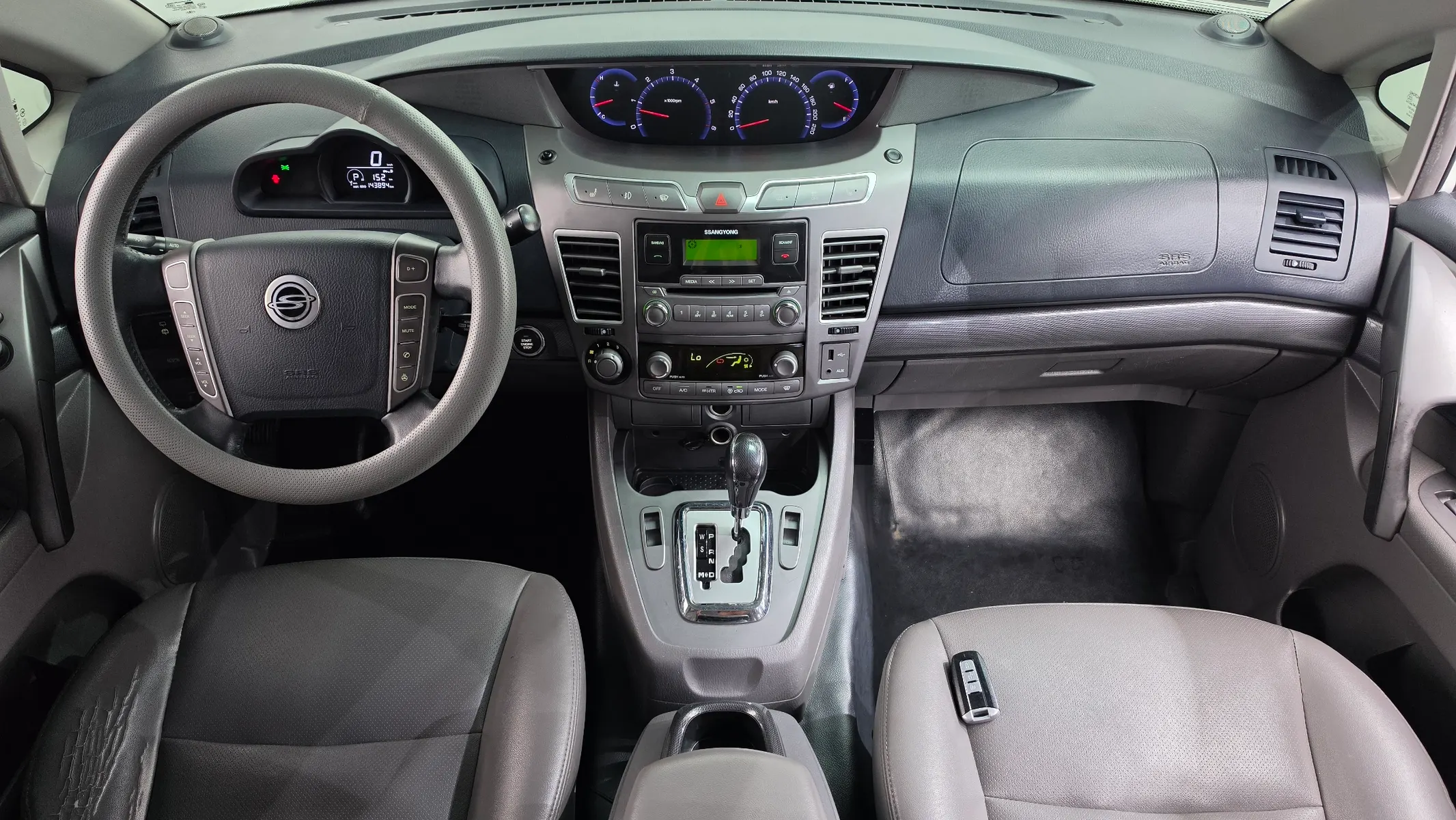 KG Mobility 코란도 투리스모 4WD GT 9 2014 4/5